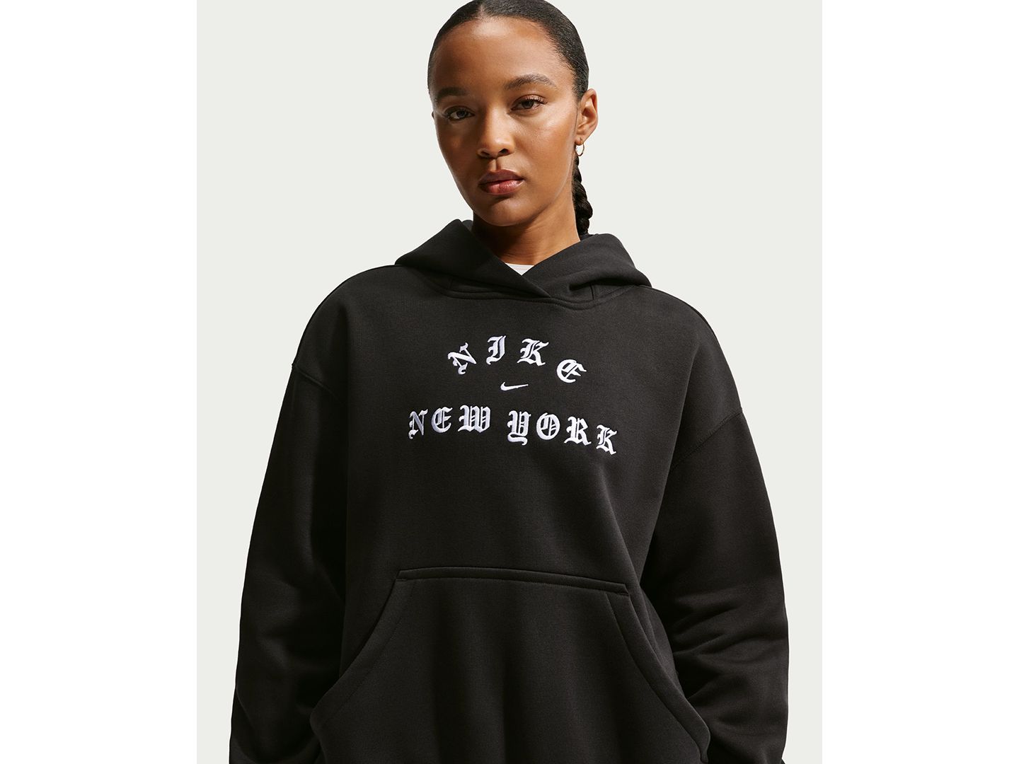 Женское худи Nike Sportswear Phoenix Fleece Oversized New York Pullover, цвет: Чёрный / Белый — фото 1