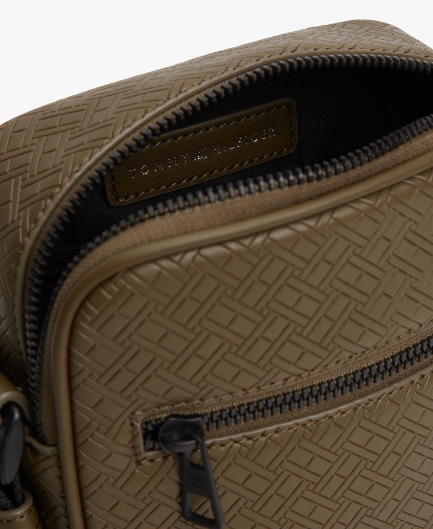 Мужская сумка Tommy Hilfiger Embossed Flag Mini Reporter, цвет: Коричневый — фото 3