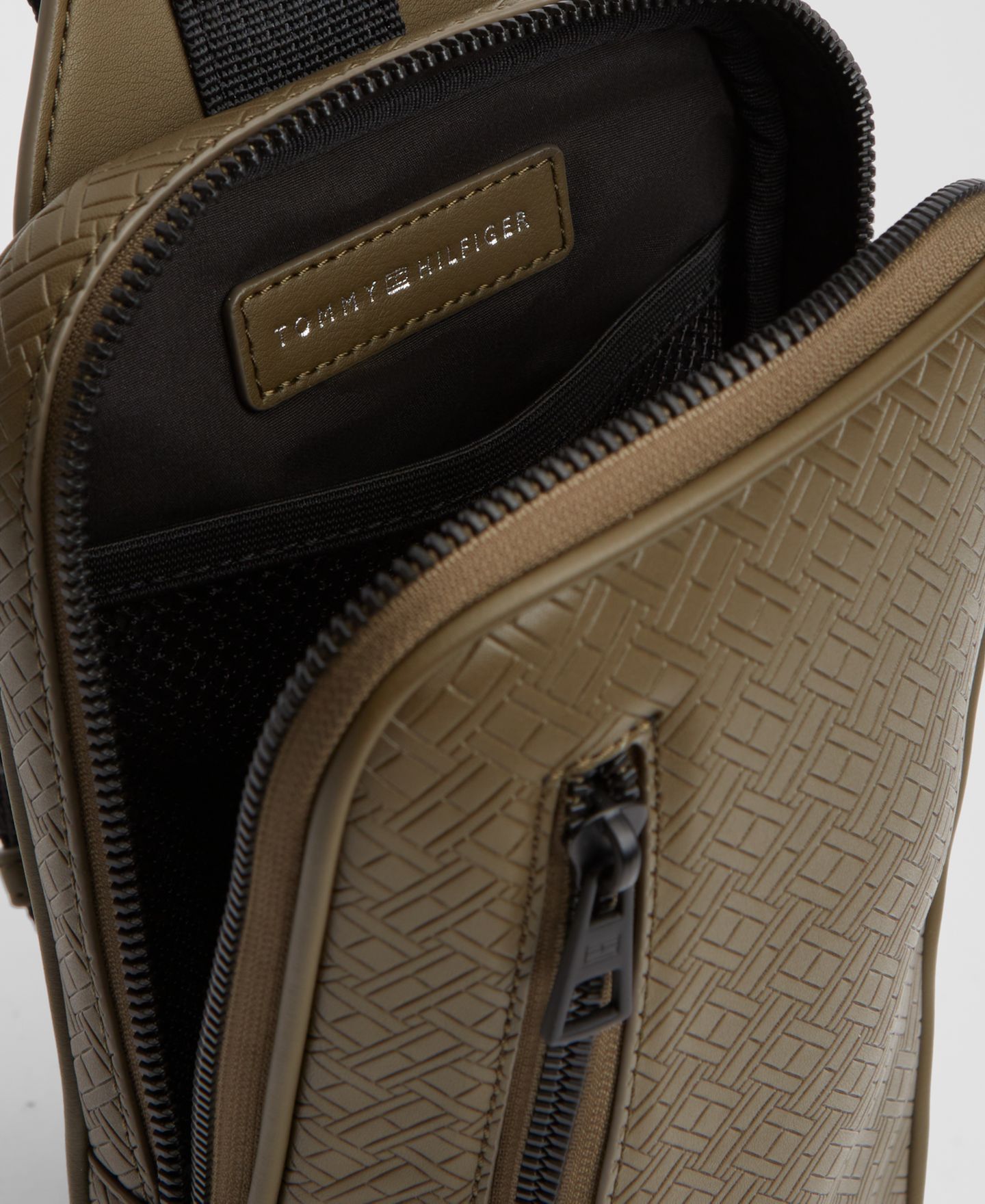 Мужская сумка Tommy Hilfiger Embossed Flag Sling, цвет: Коричневый — фото 3