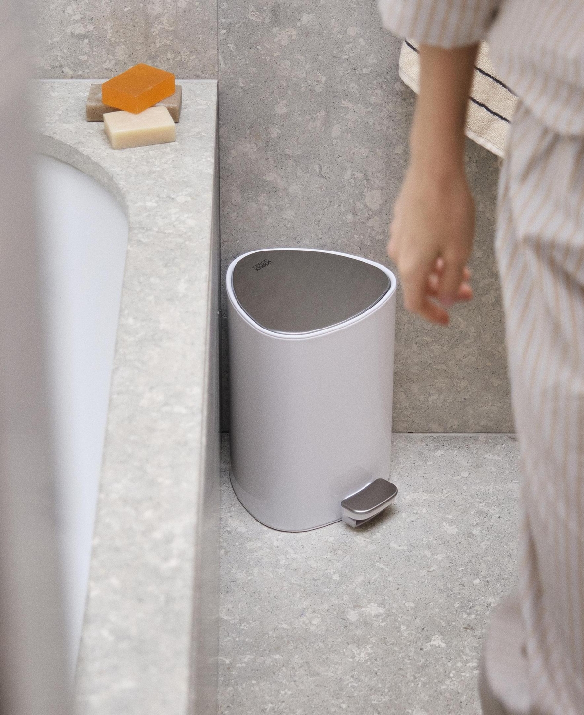 Joseph Joseph Easy Store 5-Liter Pedal Bin with Liner Storage