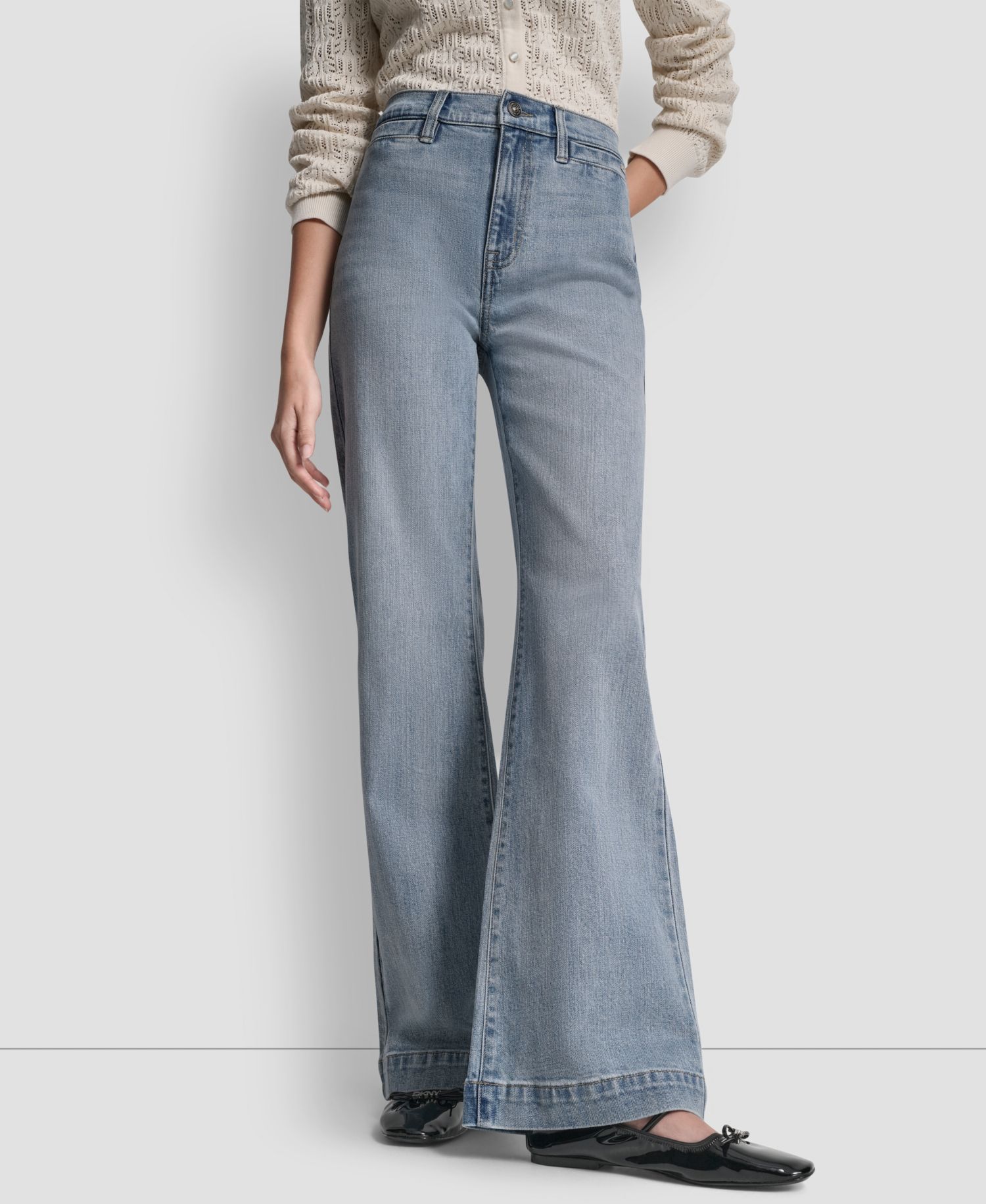 Women's High Rise Relaxed Flare Fit Jeans