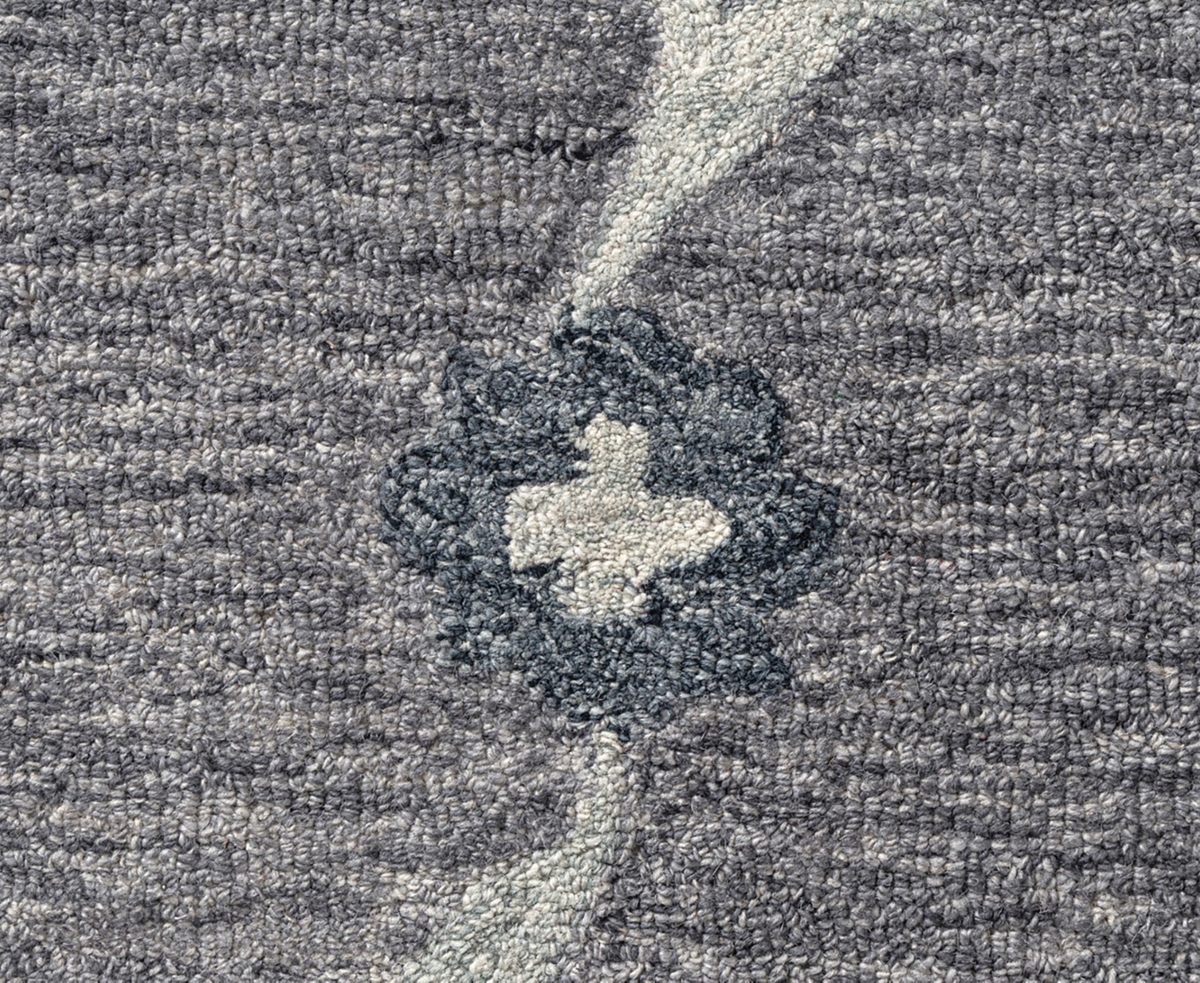 Lr Home Iris Victo-582 5' x 7' Area Rug