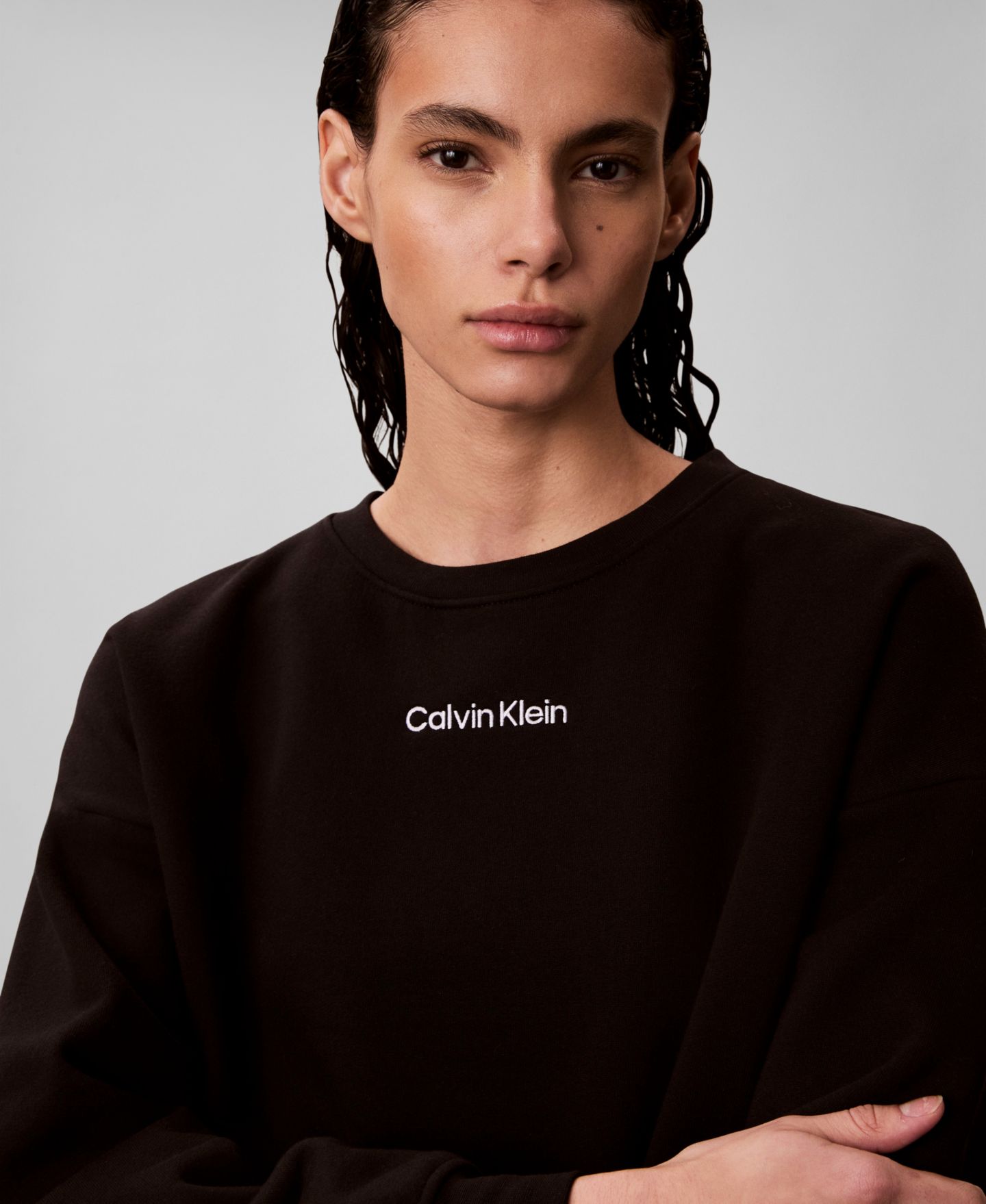 Женские толстовки Calvin Klein Performance Crewneck Long-Sleeve Sweatshirt, цвет: Чёрный — фото 4