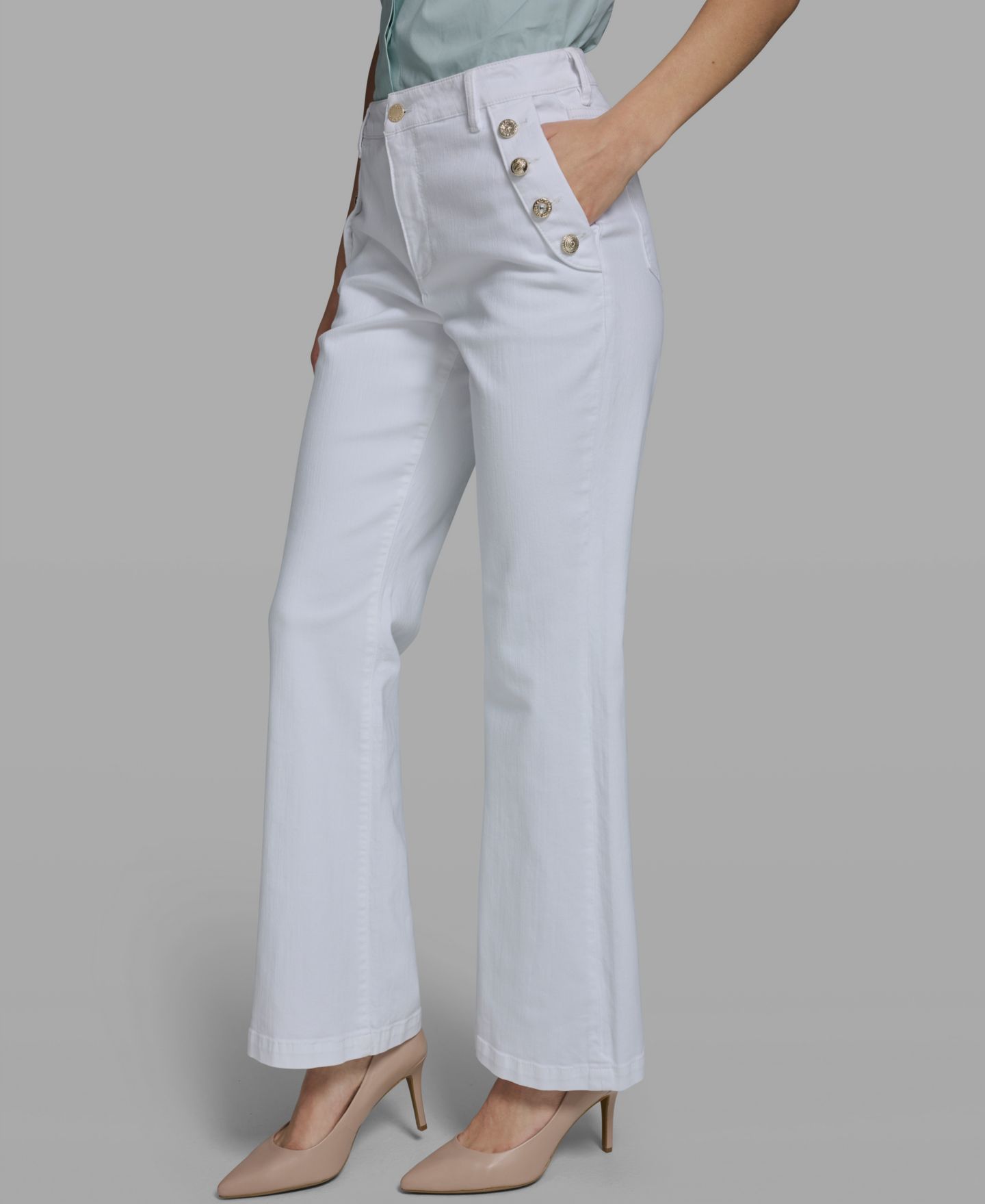 Женские джинсы KARL LAGERFELD PARIS Mid-Rise Studded-Pocket Flare, цвет: Белый джинсовый — фото 3