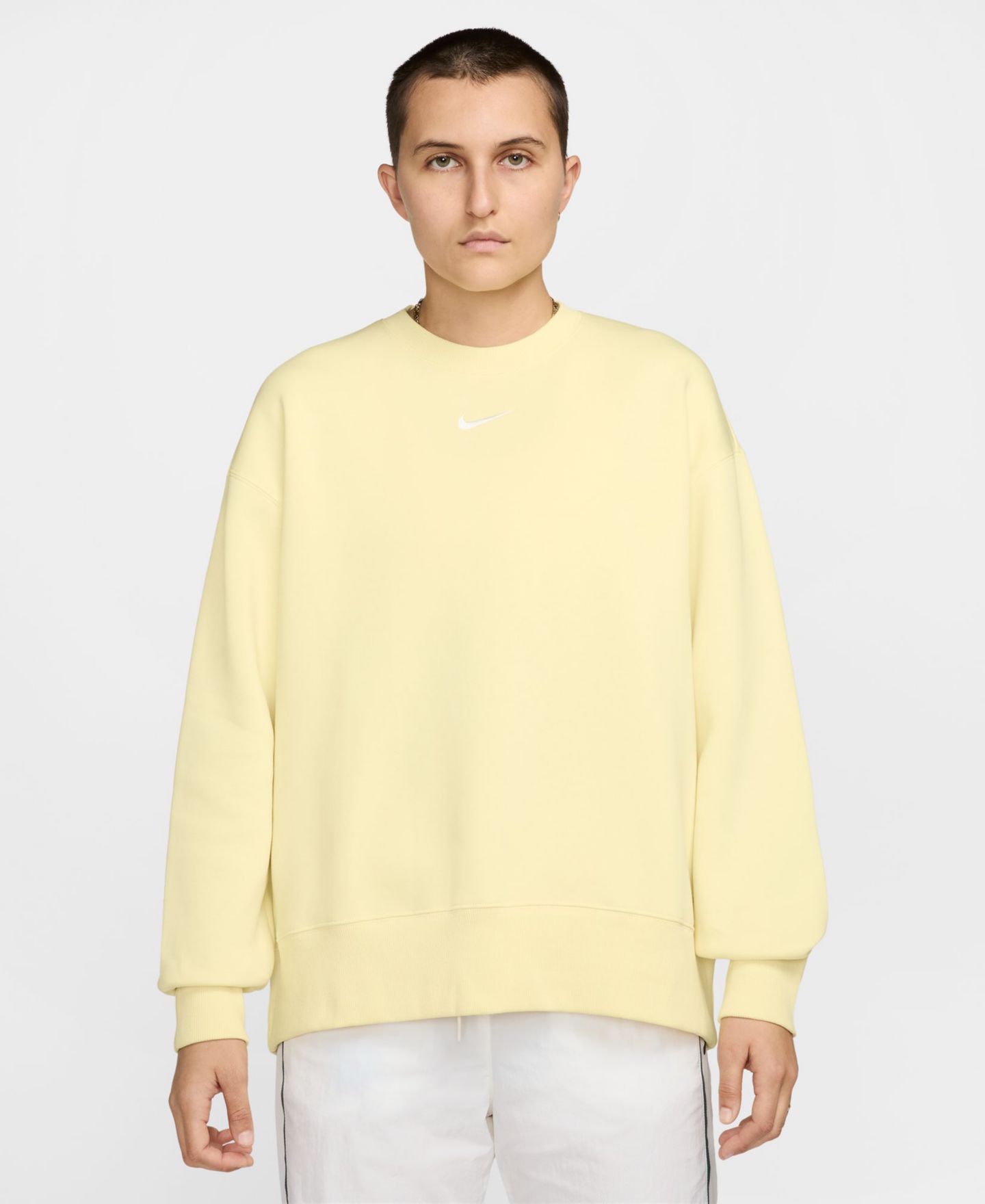 Женская толстовка Nike Sportswear Phoenix Fleece Oversized Crew Neck, цвет: Алебастровый / Молочный — фото 1
