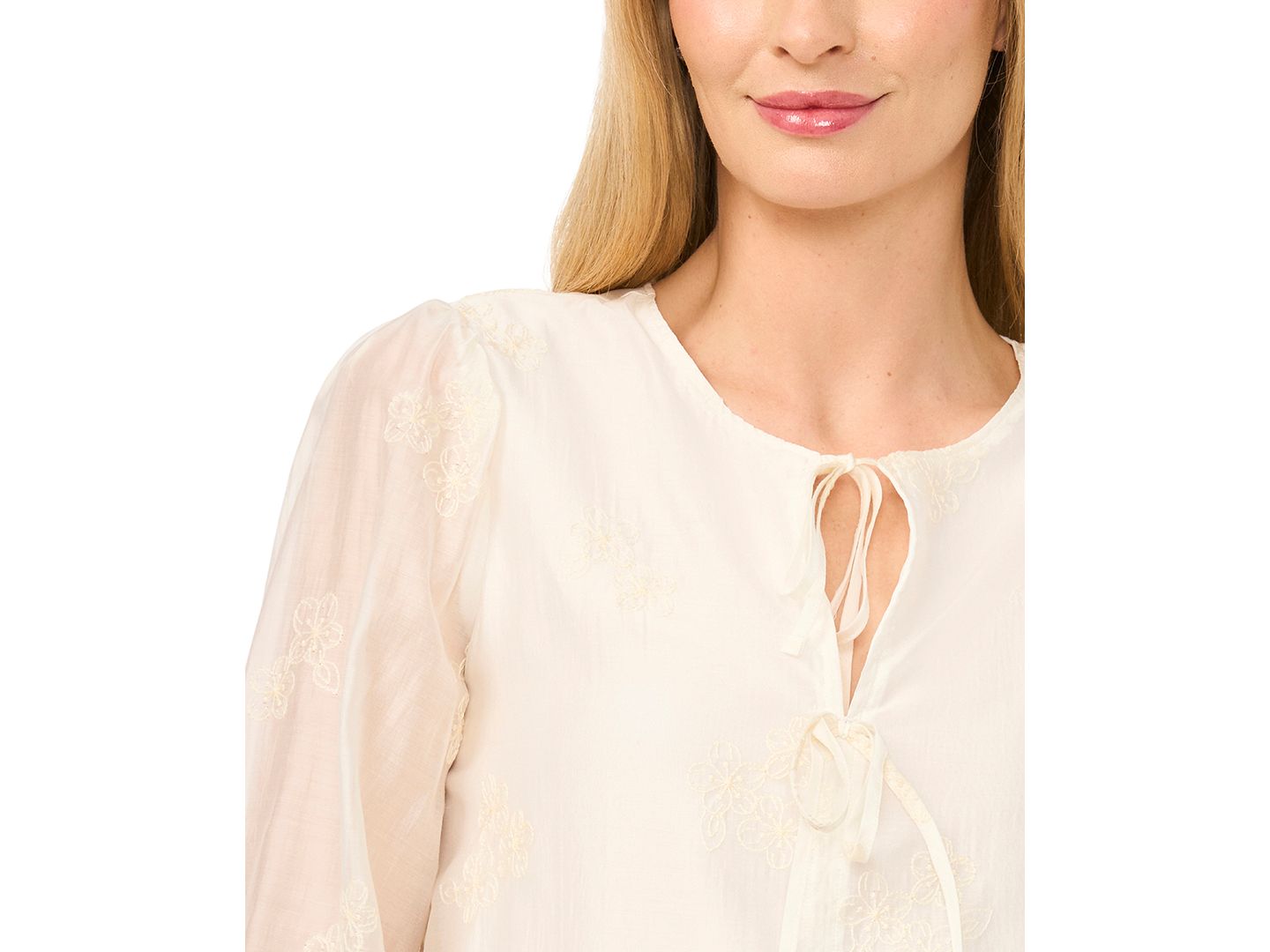 Женская блузка CeCe Ruffle Sleeve Floral Embroidered Blouse, цвет: Слоновая кость — фото 2
