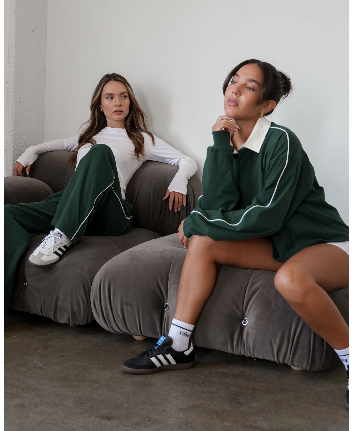 Женский топ Rebody Active Rugby Piping Relaxed Polo Top, цвет: Чёрный / Белый — фото 6