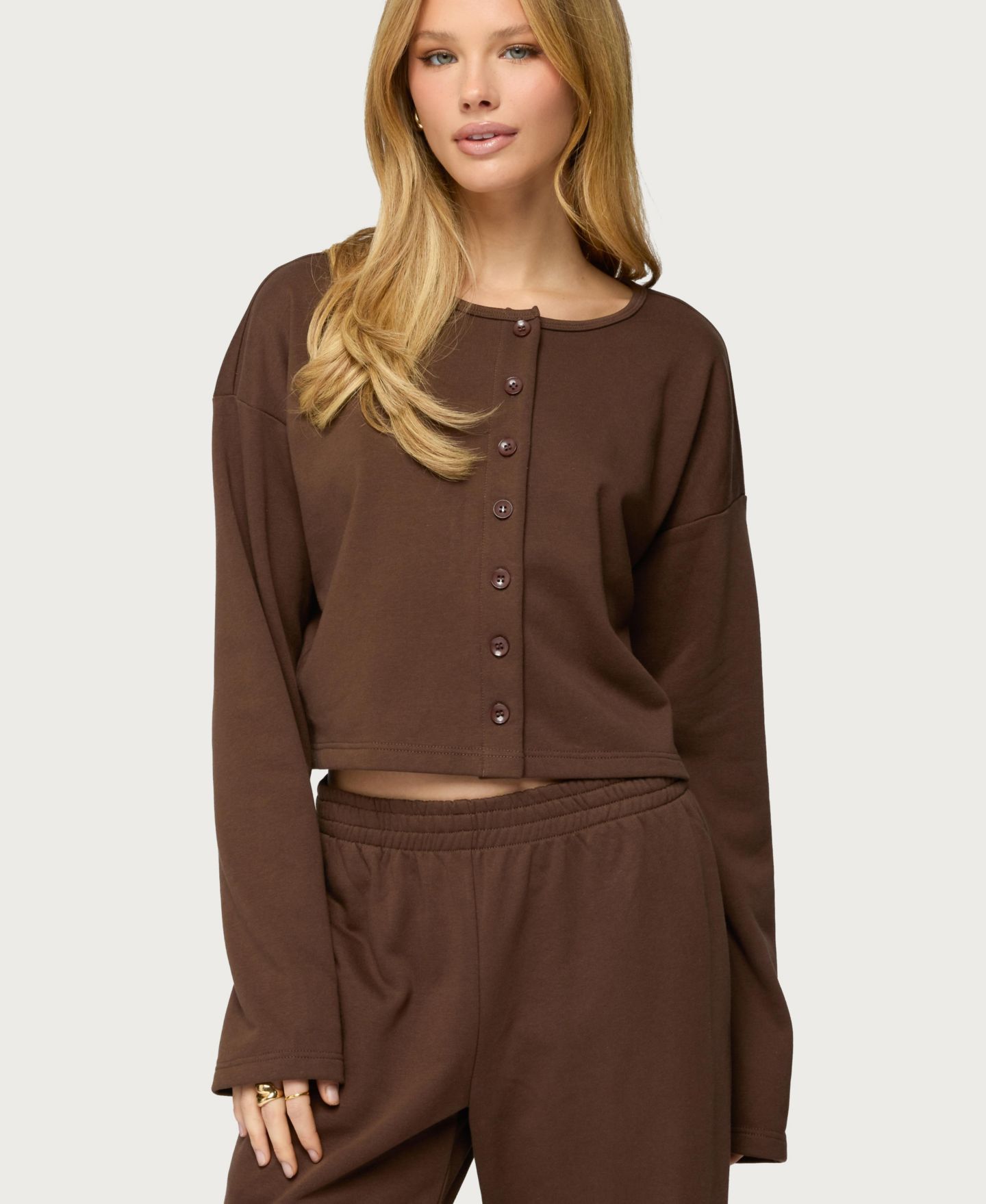 Женский свитшот Edikted Binah Oversized French Terry Button Up, цвет: Тёмный коричневый — фото 1