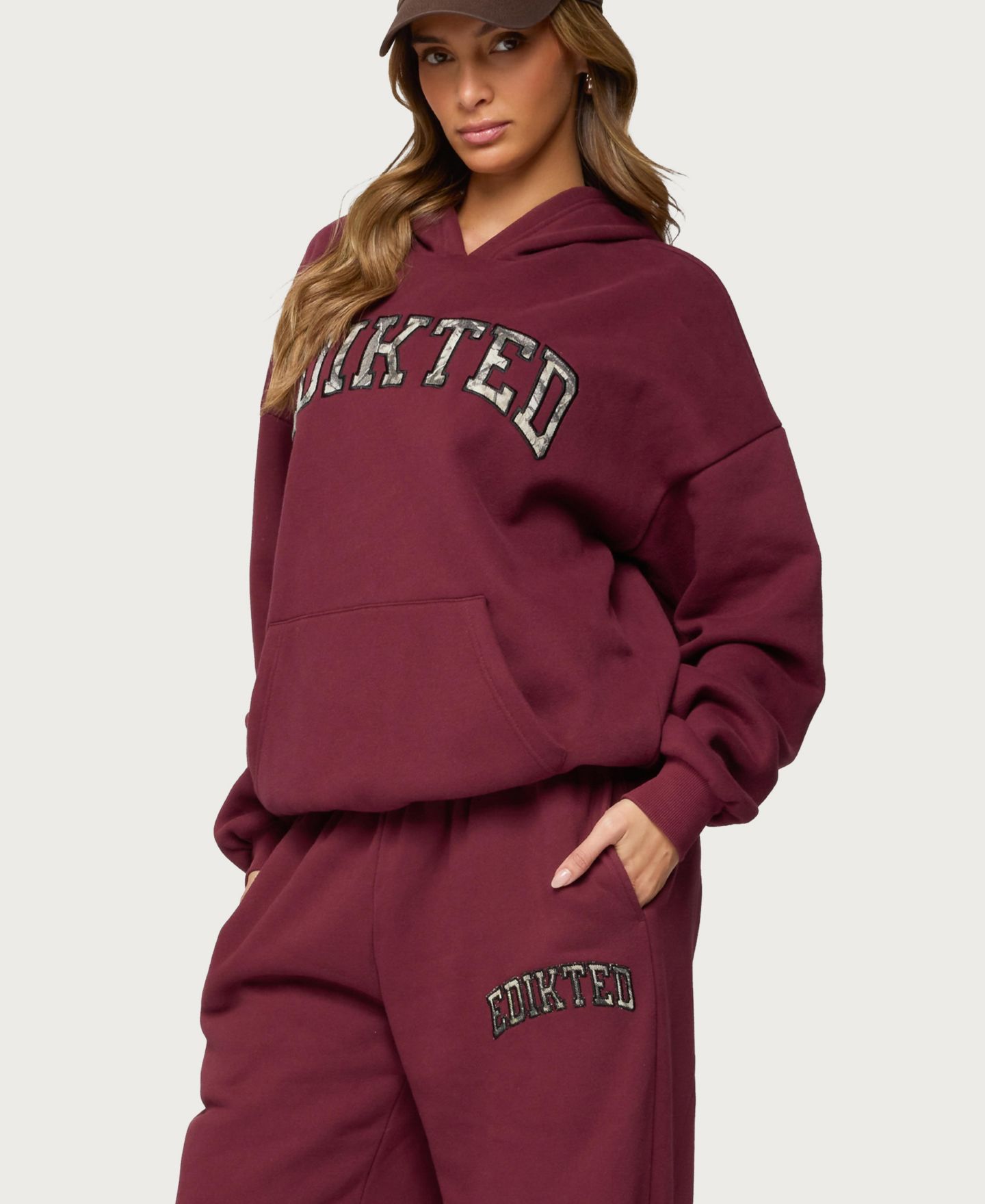 Женское худи Edikted Crush Oversized, цвет: Бордовый — фото 4