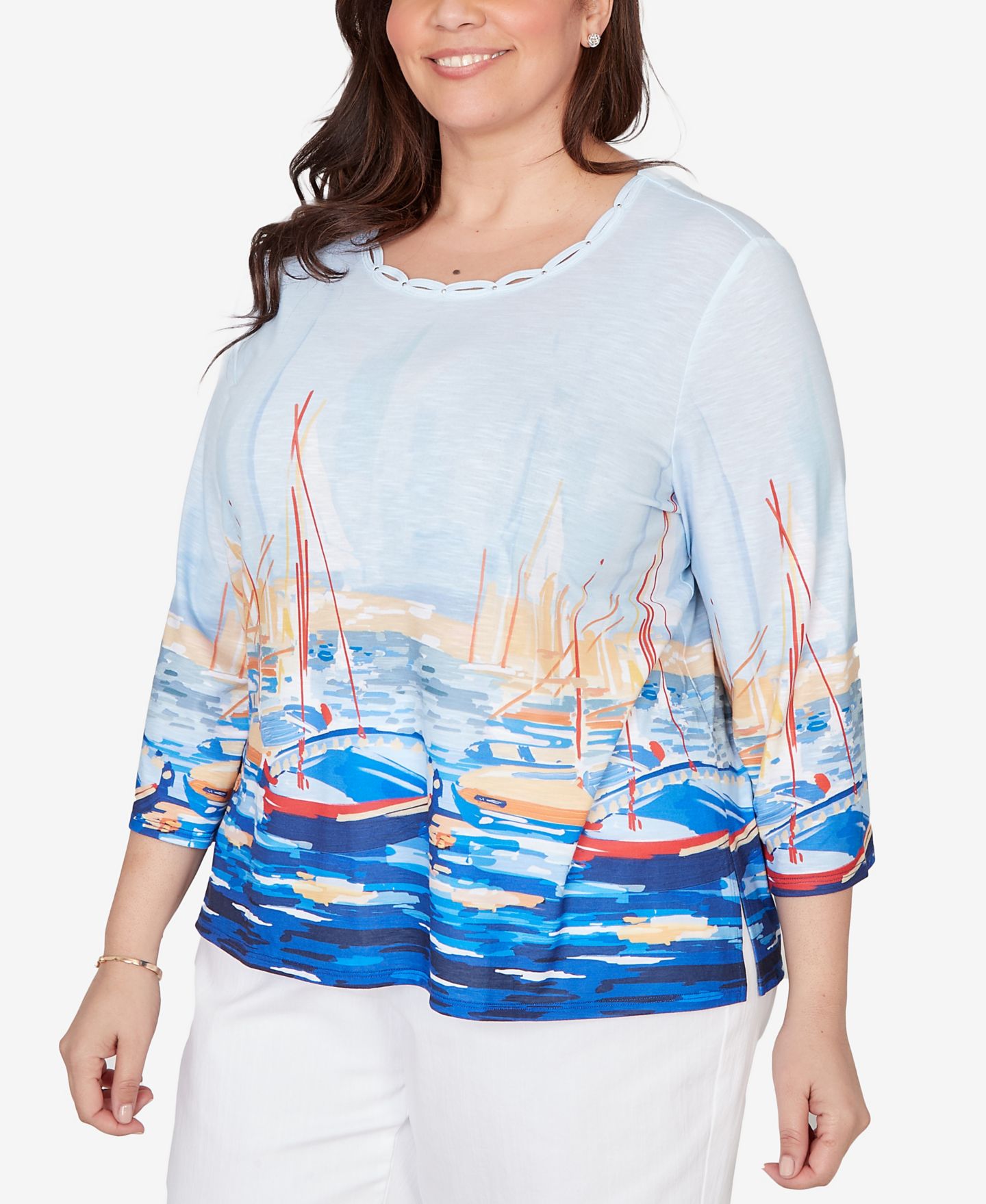 Женский топ Alfred Dunner Plus Size Port Side Harbor Scene Printed, цвет: Синий разноцветный — фото 3