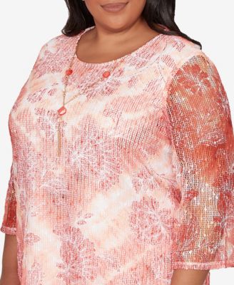 Plus Size Resort Living Batik Tie Dye Chevron Top with Necklace