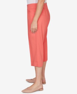 Plus Size Resort Living Smooth Waist Easy Pull- On Capri Pants