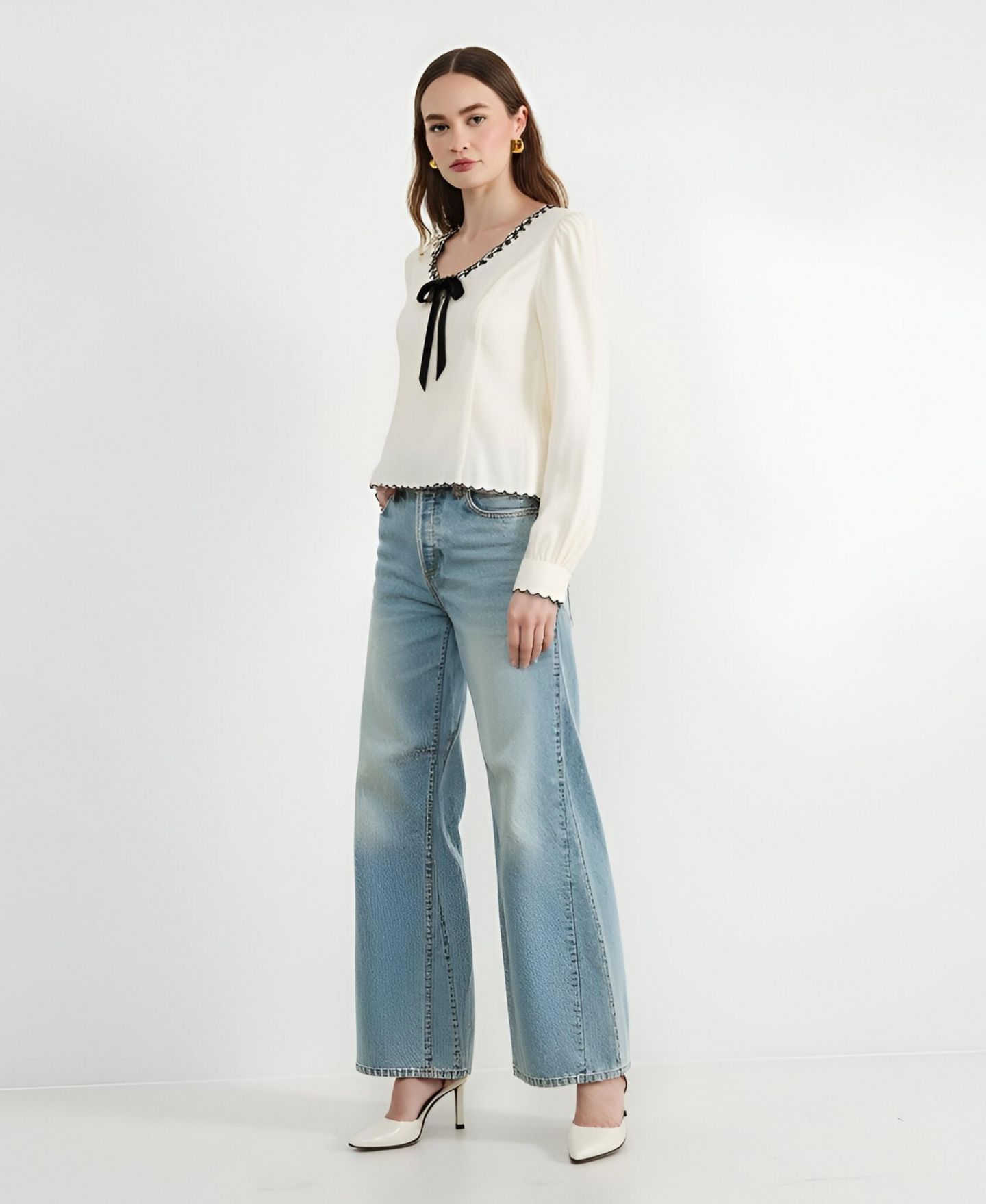 Женская блузка Modenaire Embroidered with Velvet Bow and Scalloped Hem, цвет: Кремовый / Чёрный — фото 5