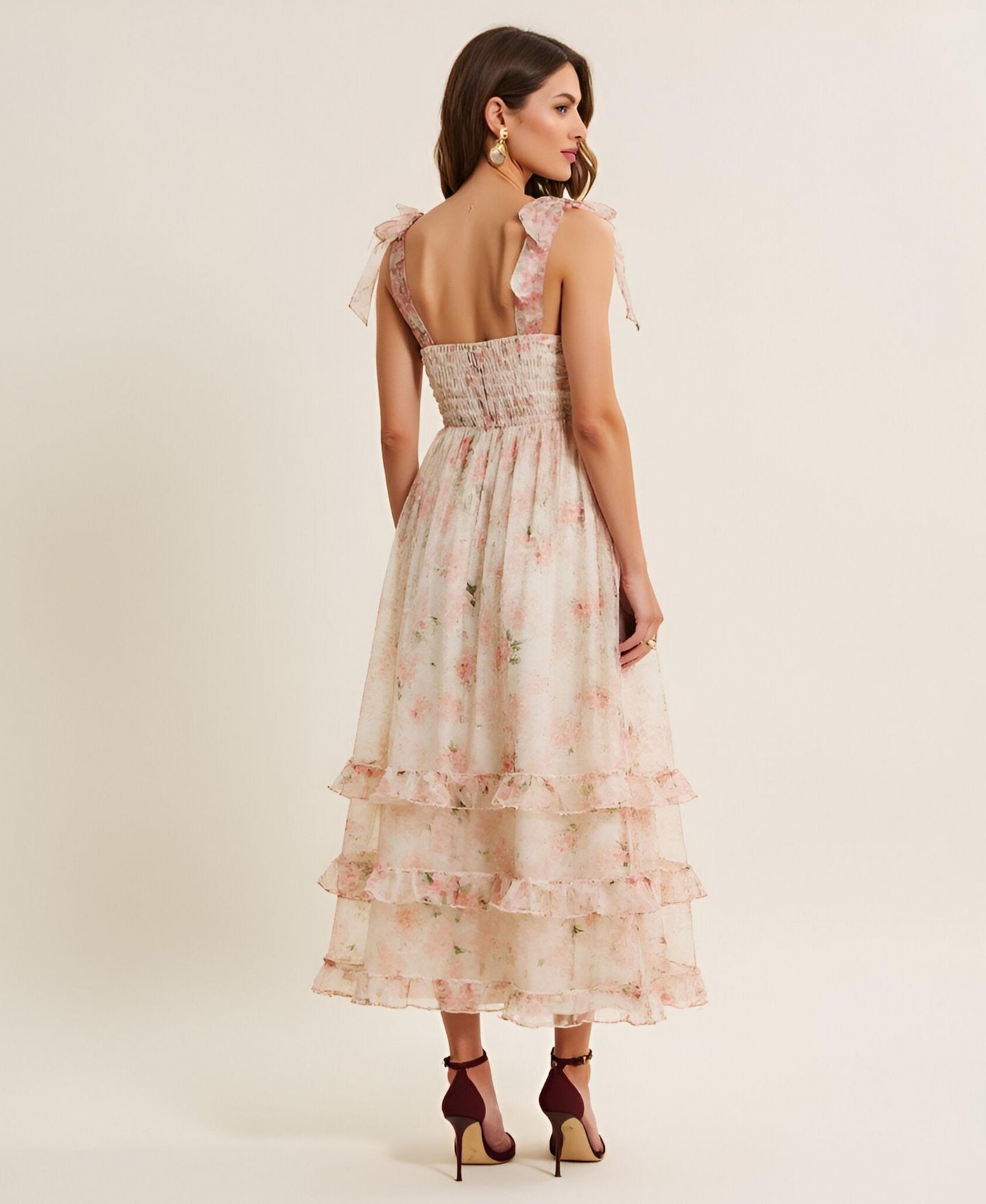 Женское платье Modenaire Floral Tiered Ruched Bodice Tie-Shoulder Midi, цвет: Кремовый розовый с принтом — фото 5