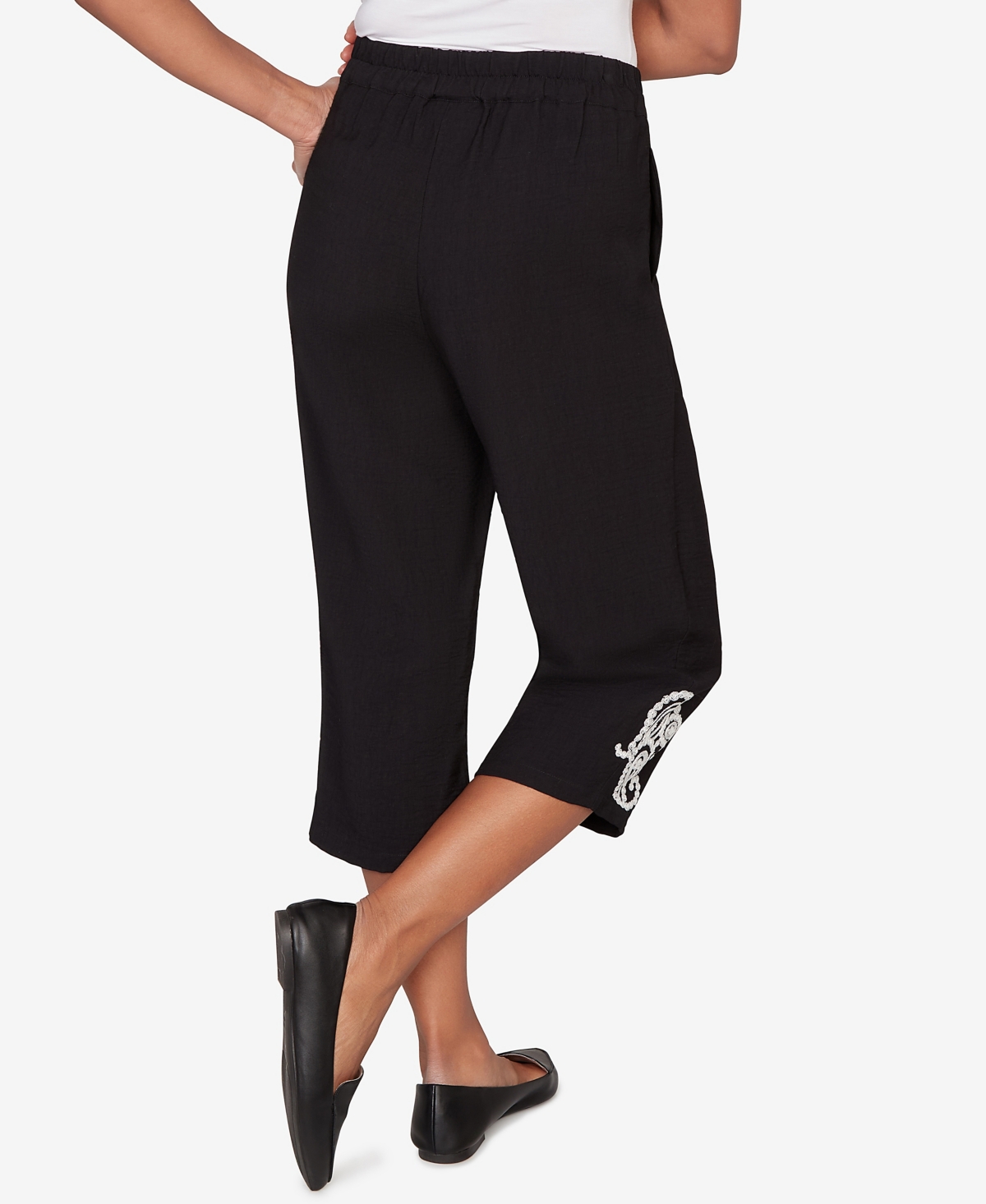 Alfred Dunner Petite Crowd Pleaser Paisley Embroidered Relaxed Capri Pants