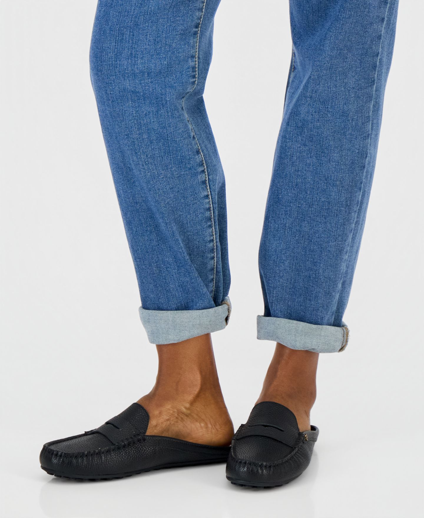Женские сабо Giani Bernini Aimeey Slip On Driver Mules, цвет: Чёрный кожаный — фото 5