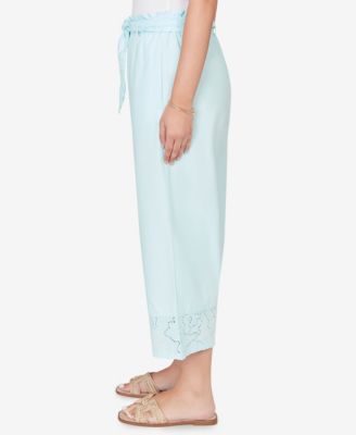 Petite Poplin Eyelet Trim Pull-On Capri