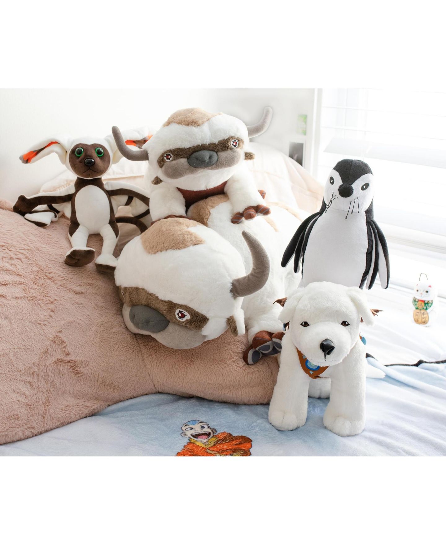 Детская мягкая игрушка Golden Bell Studios Otter Penguin Collectible 13" Plush, цвет: Чёрный — фото 6