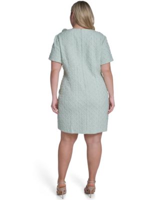 Plus Size Appliqu&eacute; Detail Short Dress