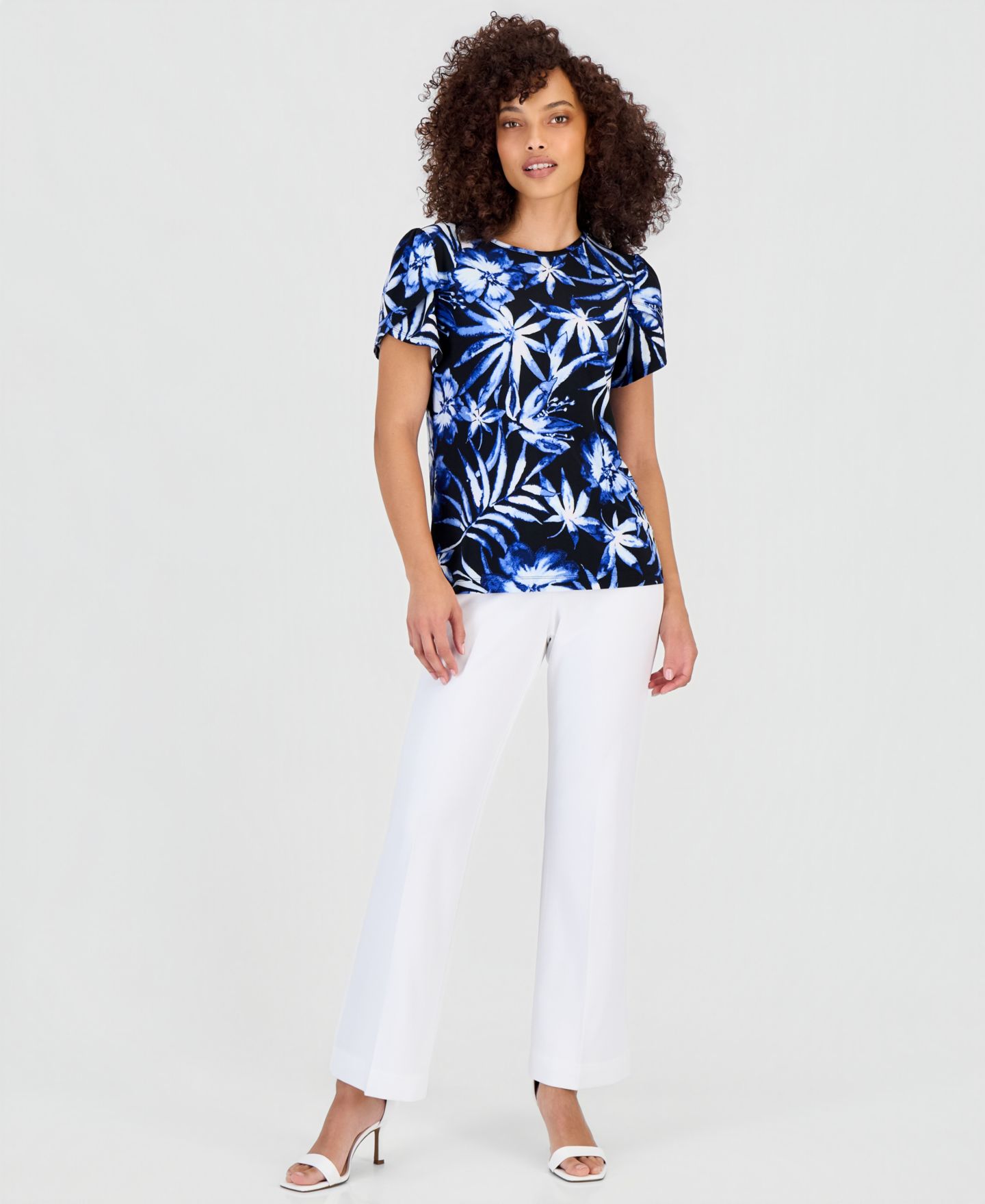 Женский топ Anne Klein Essentials Petite Printed Tulip-Sleeve Top, цвет: Чёрный / Синий разноцветный — фото 4