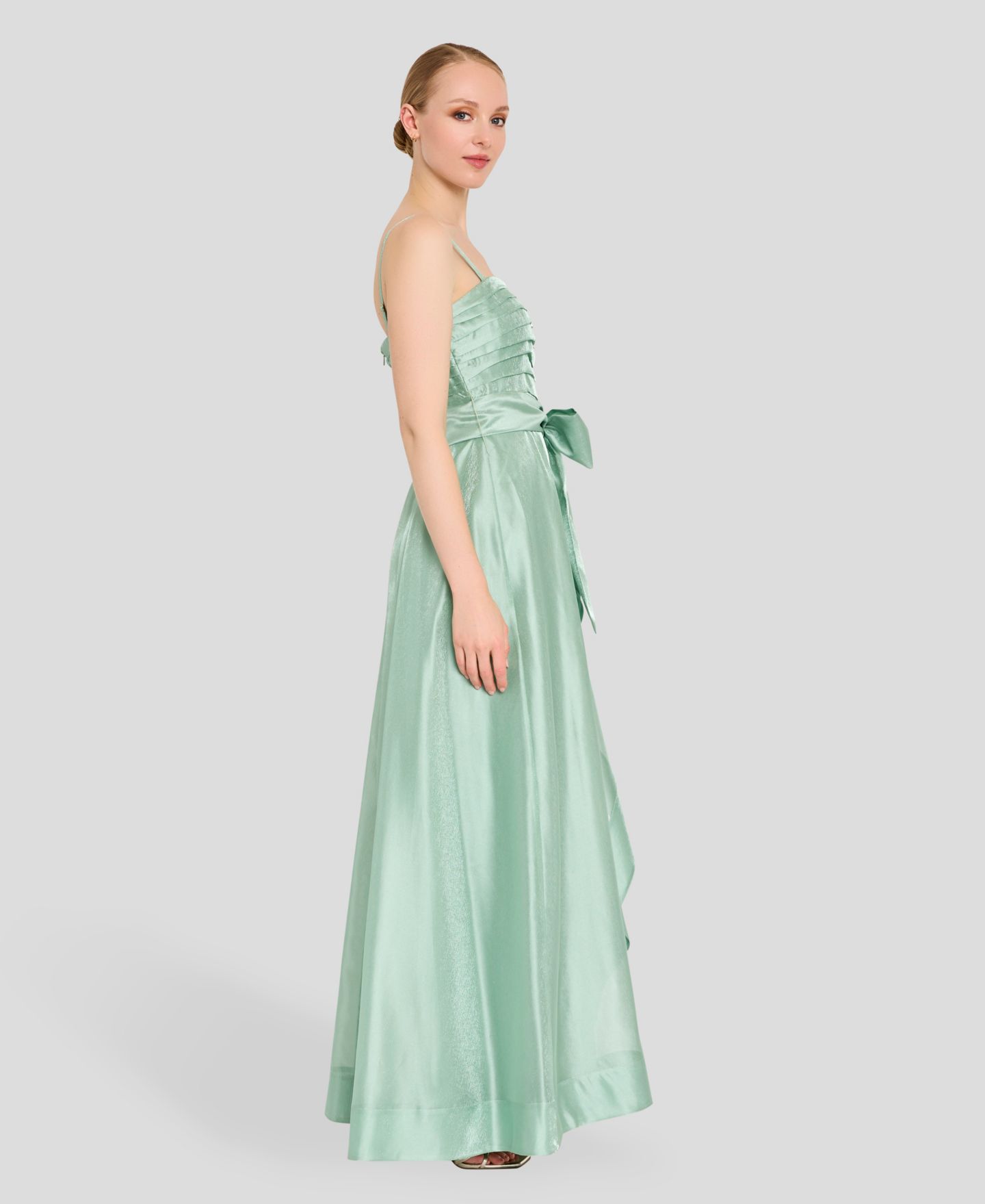 Женское платье Tahari ASL Ruched Bodice Ruffle Front Gown, цвет: Шалфейный — фото 3