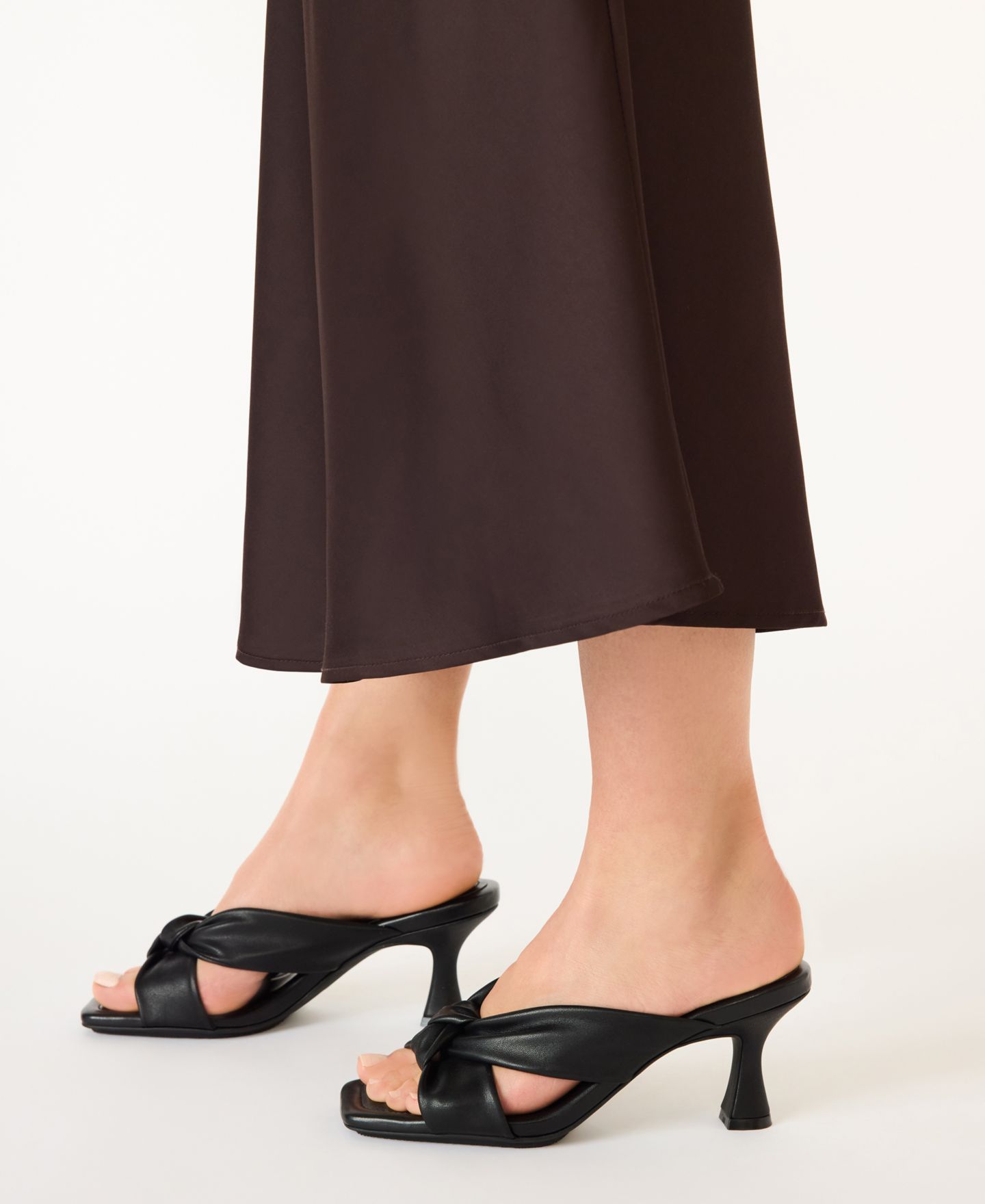 Женские сандалии Anne Klein Jezebel Square Toe Dress Sandals, цвет: Чёрный — фото 8