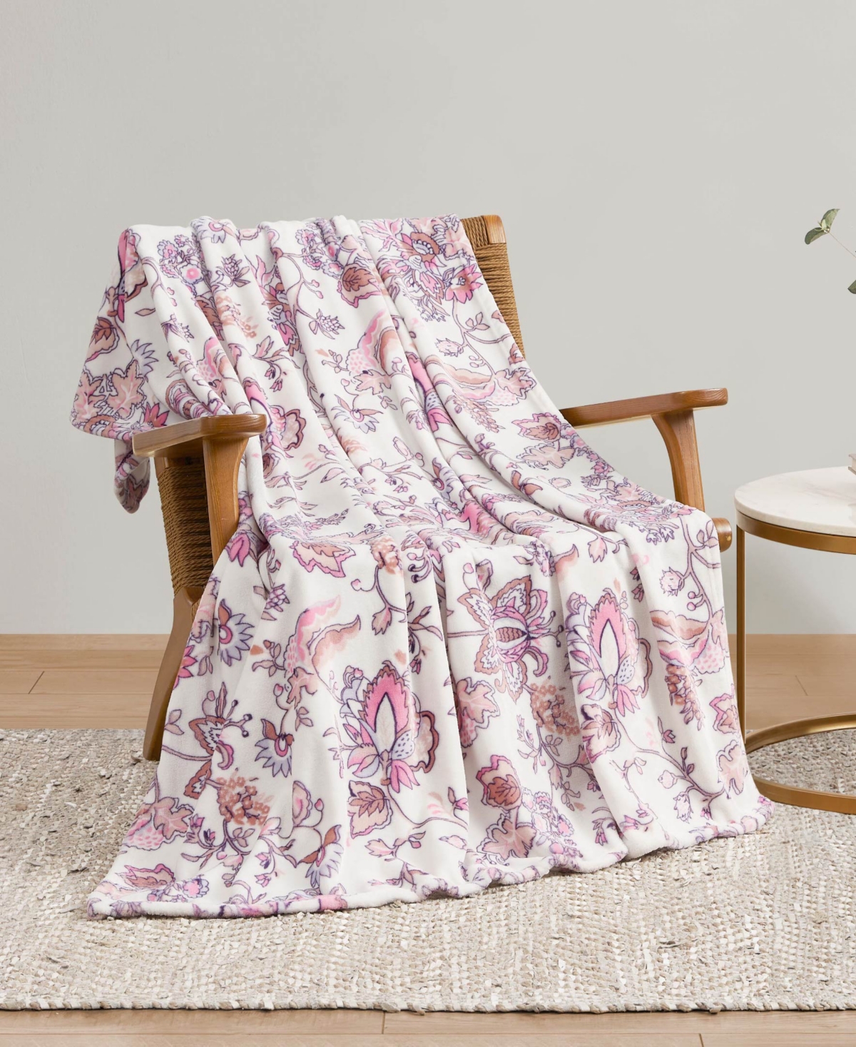 Jessica Simpson Chic Plush Throw, 50" x 60"