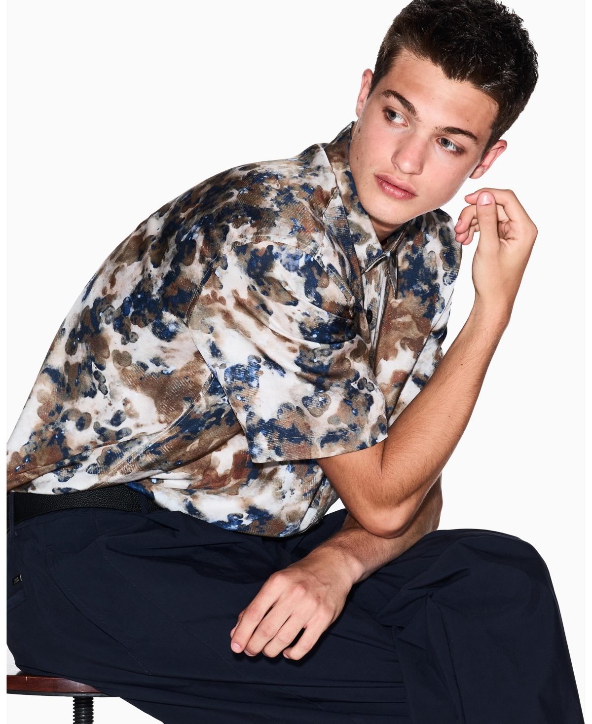 A|X Armani Exchange Men's Short Sleeve Silky Printed Button Up Shirt