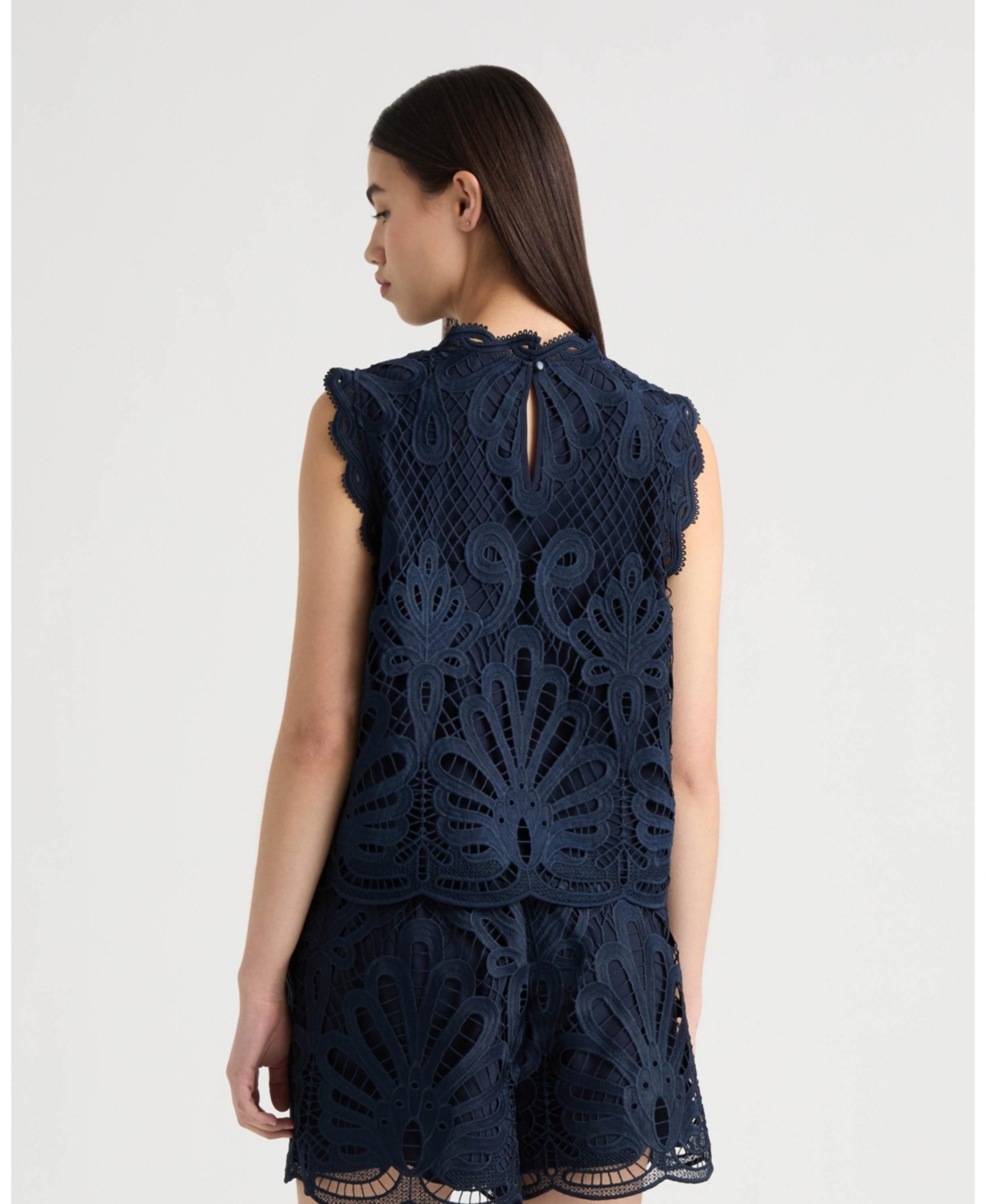 Nvlt Women's Sleeveless Mock Neck Lace Top