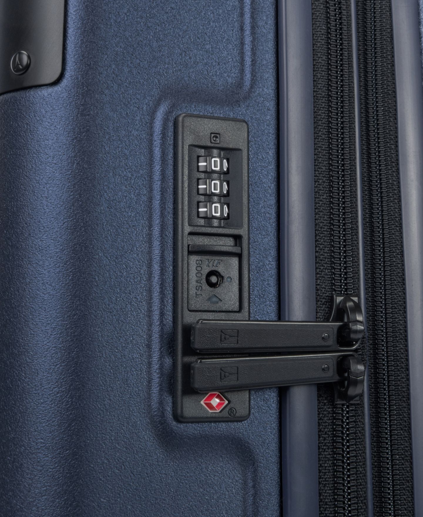 Чемодан Travelpro Platinum Elite Large Hardside Check-In Spinner, цвет: Тёмно-синий — фото 6