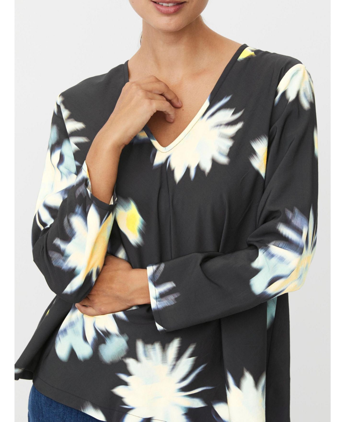 Женская блузка Masai Copenhagen Kala Long Sleeve V-Neck, цвет: Приглушённый лаймовый — фото 8