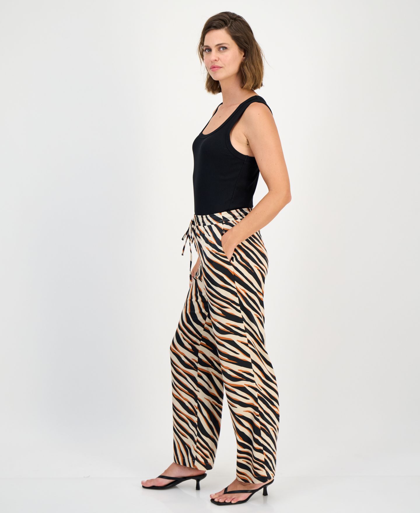 Женские брюки Bar III Animal-Print Pull-On Wide-Leg, цвет: Чёрный разноцветный — фото 2