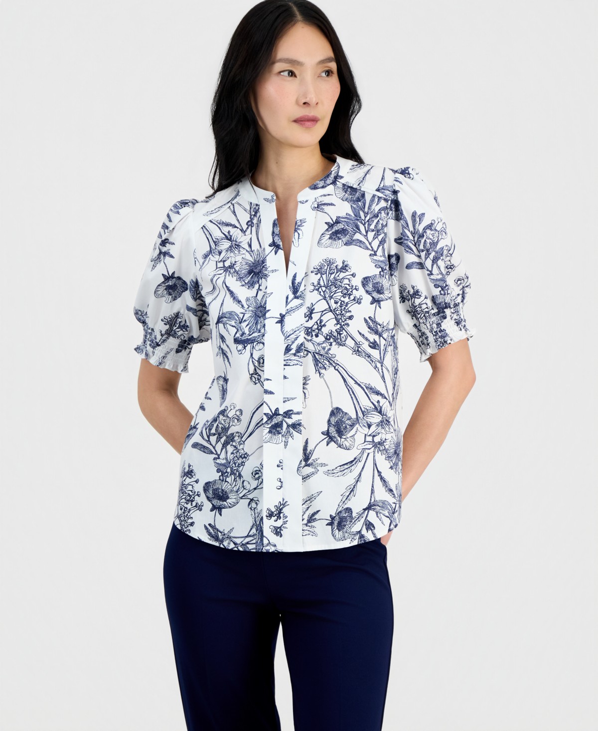Женские топы T Tahari Women's Printed Split-Neck Top — фото 1