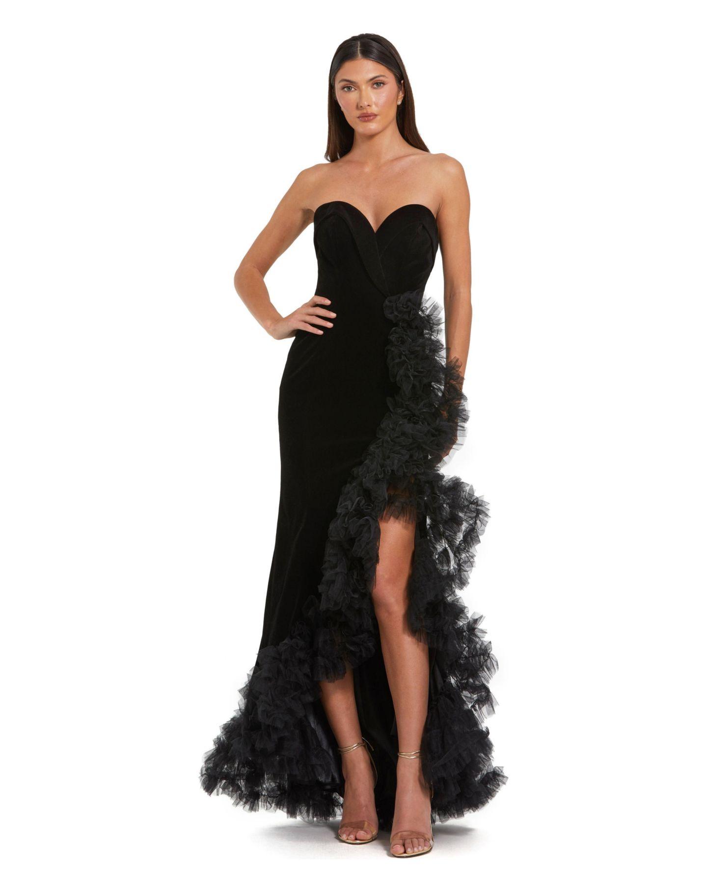 Женское платье Mac Duggal Strapless Velvet Mermaid Gown with Ruffle Slit, цвет: Чёрный — фото 1