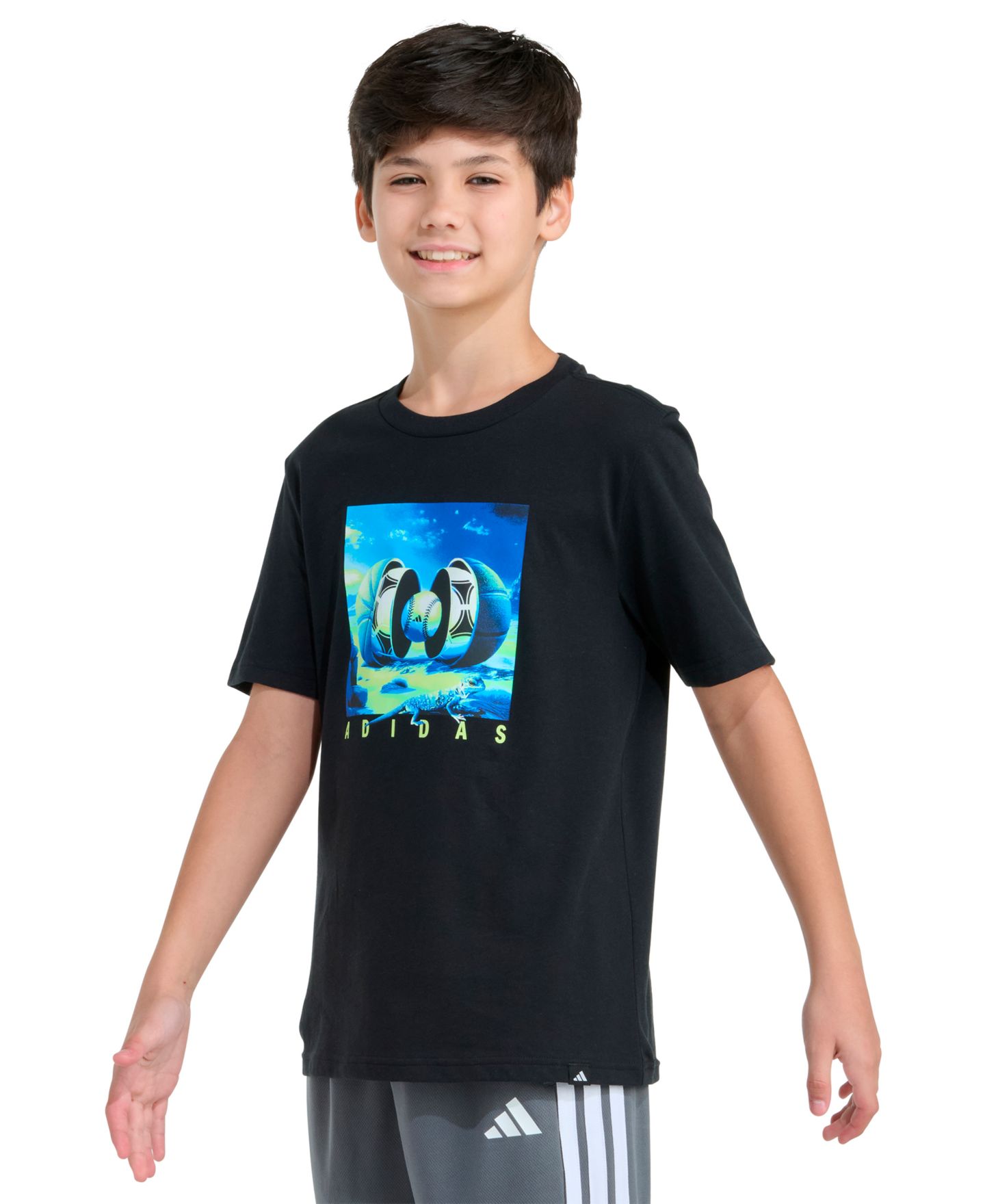 Футболка adidas Short-Sleeve Surreal Sport Nest T-Shirt для мальчиков, цвет: Чёрный — фото 2