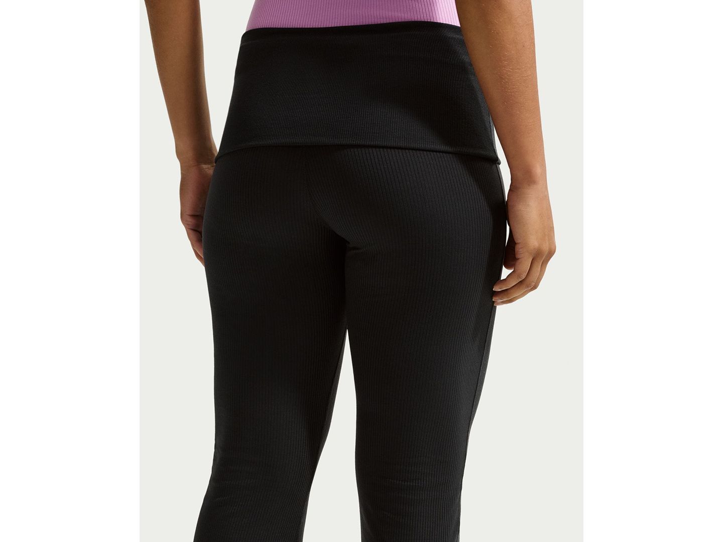 Женские брюки Nike Sportswear Chill Knit Mid-Rise Tight Ribbed, цвет: Чёрный / Молочный — фото 4