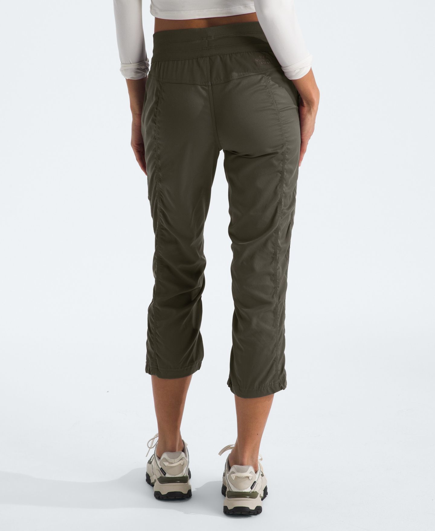 Женские брюки The North Face Aphrodite 2.0 FlashDry™ Capri, цвет: Серо-коричневый зелёный натуральный — фото 4