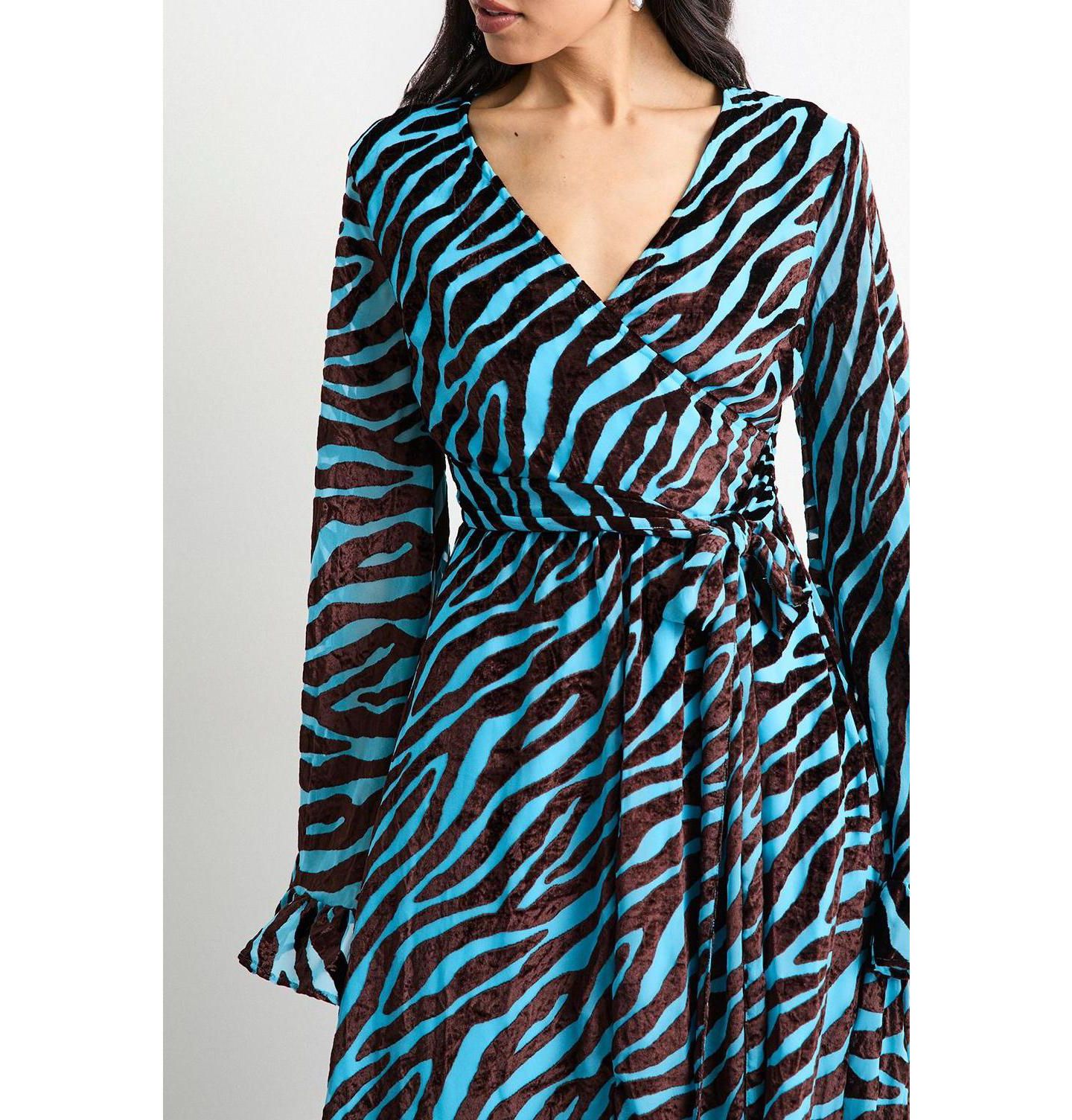 Женское платье Warehouse Burnout Velvet Plunge Maxi, цвет: Синий — фото 7