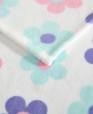 Retro Daisy Toss Printed Plush Throw, 70" X 50"