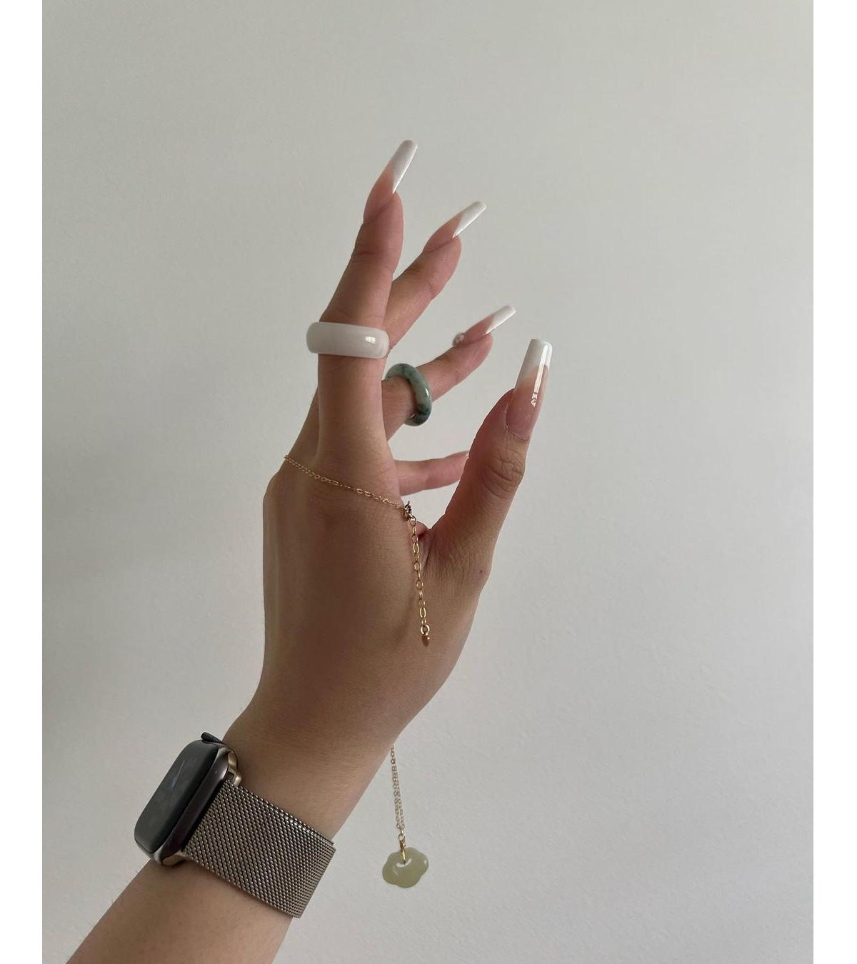Tee — White jade stone ring