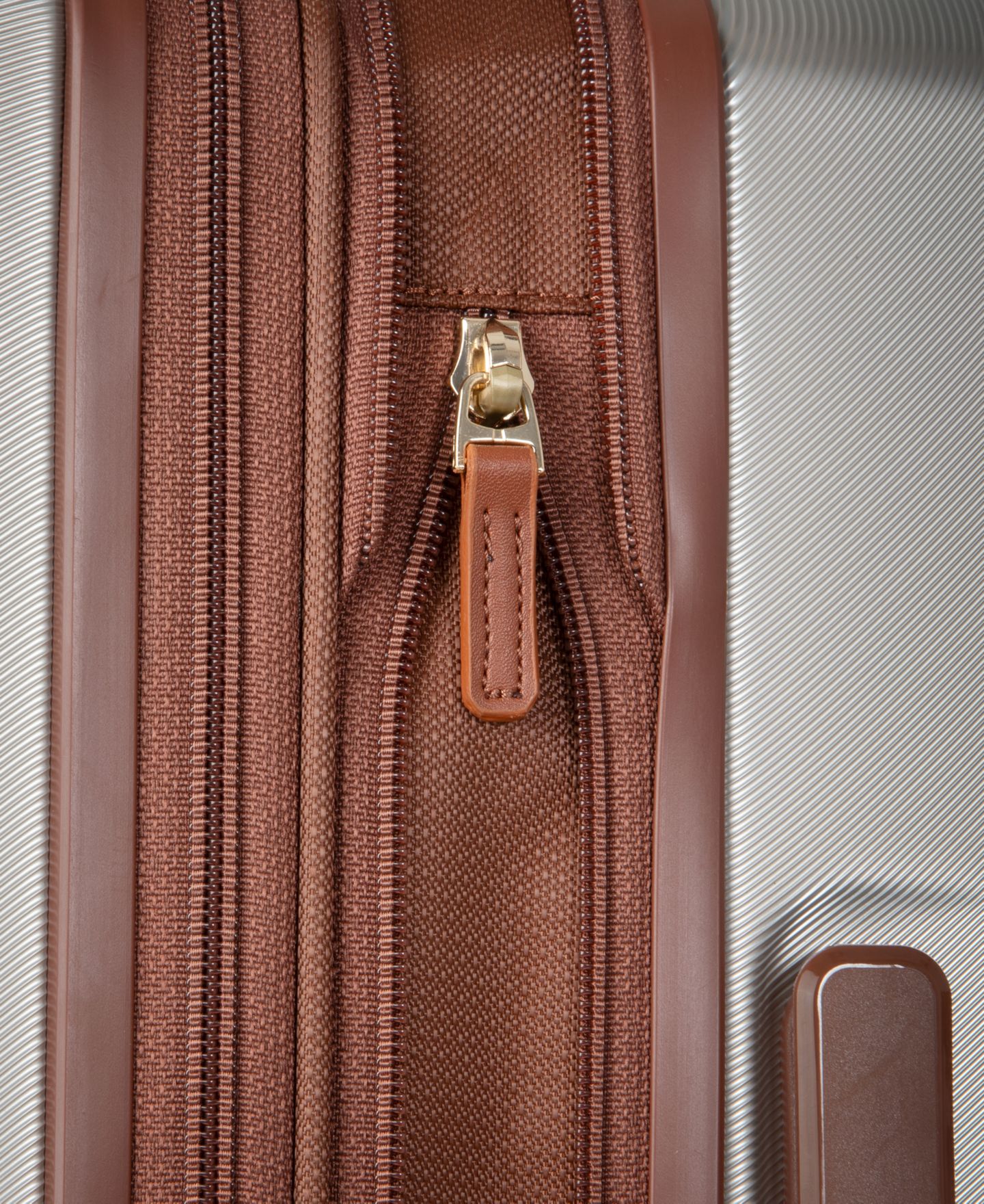 Чемодан Ricardo Montecito 2.0 Small Hardside Carry-On Spinner Suitcase, цвет: Шампань — фото 12