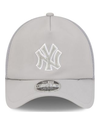 Men's Gray New York Yankees 2026 Batting Practice Apex 9FORTY Adjustable Trucker Hat