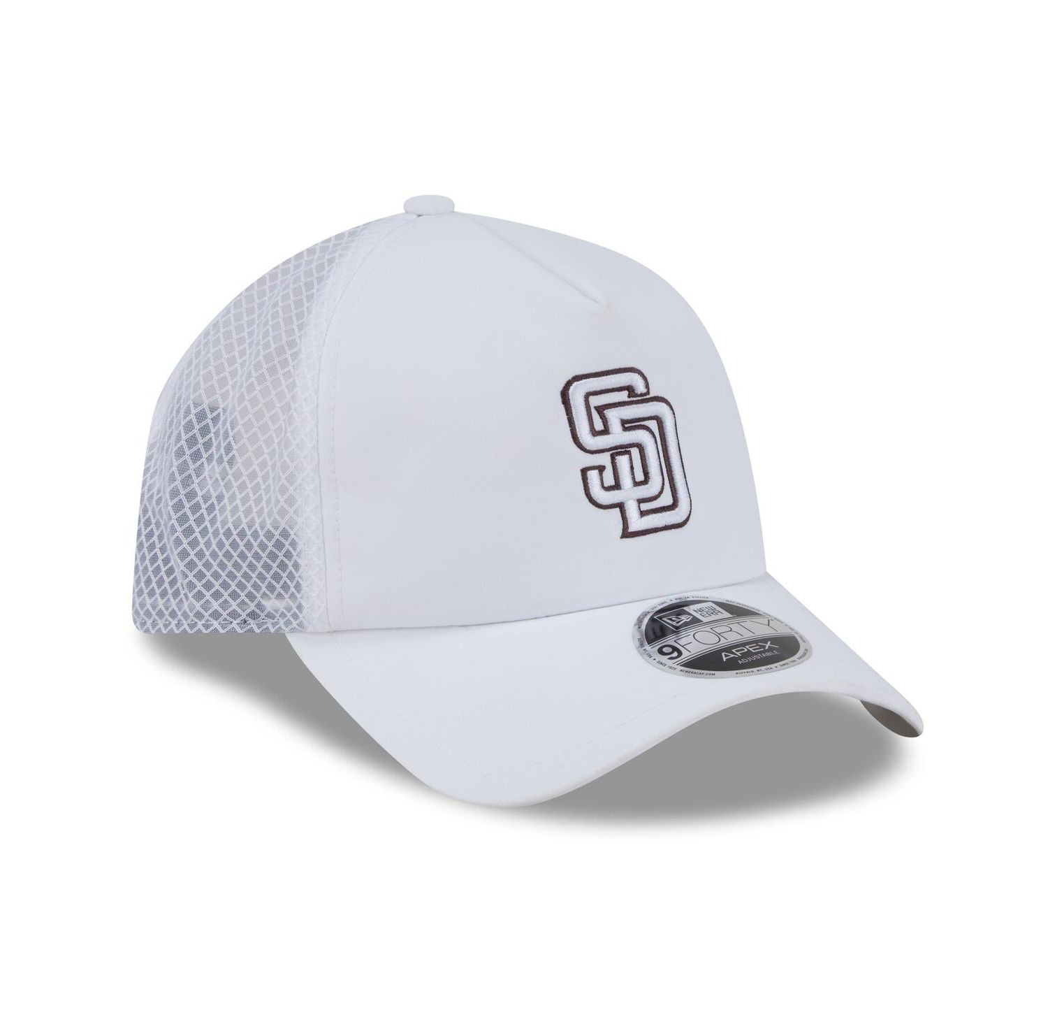 Men's White San Diego Padres 2026 Batting Practice Apex 9FORTY Adjustable Trucker Hat
