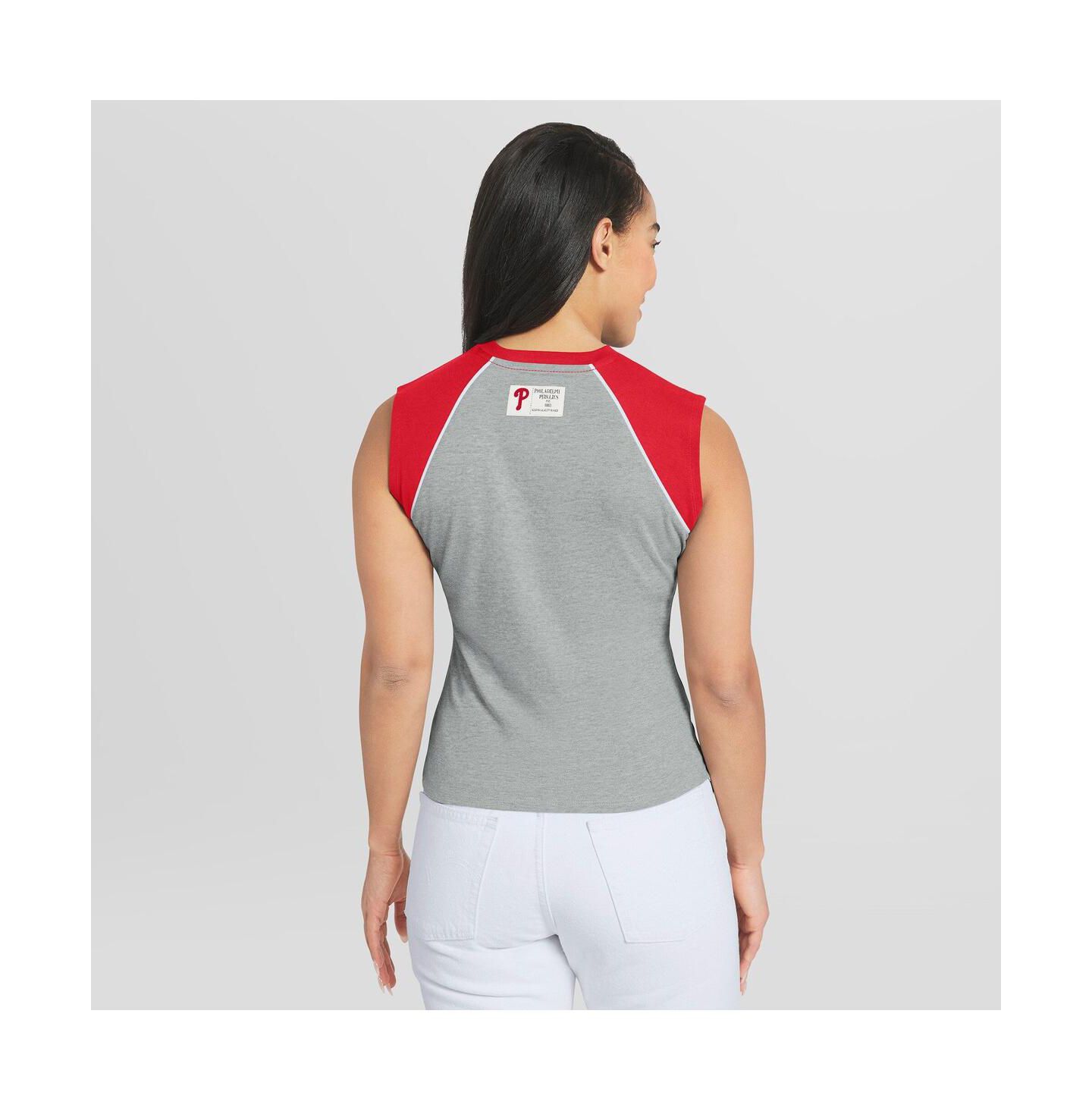 Женский топ WEAR by Erin Andrews Heather Gray Philadelphia Phillies Cropped Raglan — фото 4