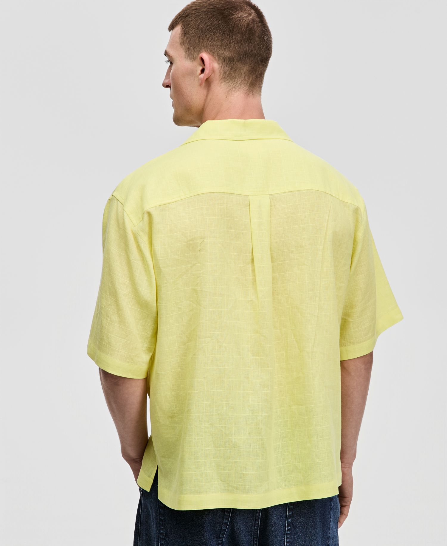 Men's Boxy-Fit Short-Sleeve Linen Shirt