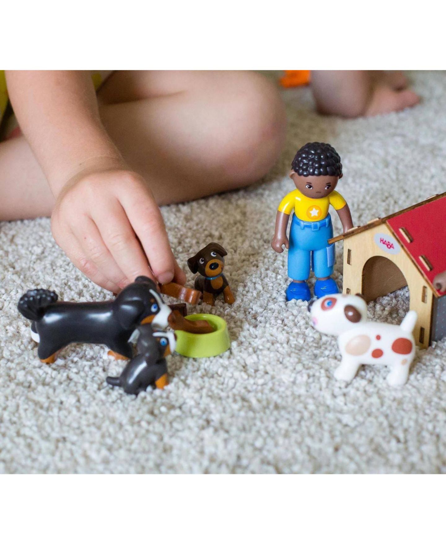 Детская фигурка Haba Lucky Dog 1.75" Figurine with Doghouse and Wooden Bones, Ages 3+, цвет: Красный — фото 5