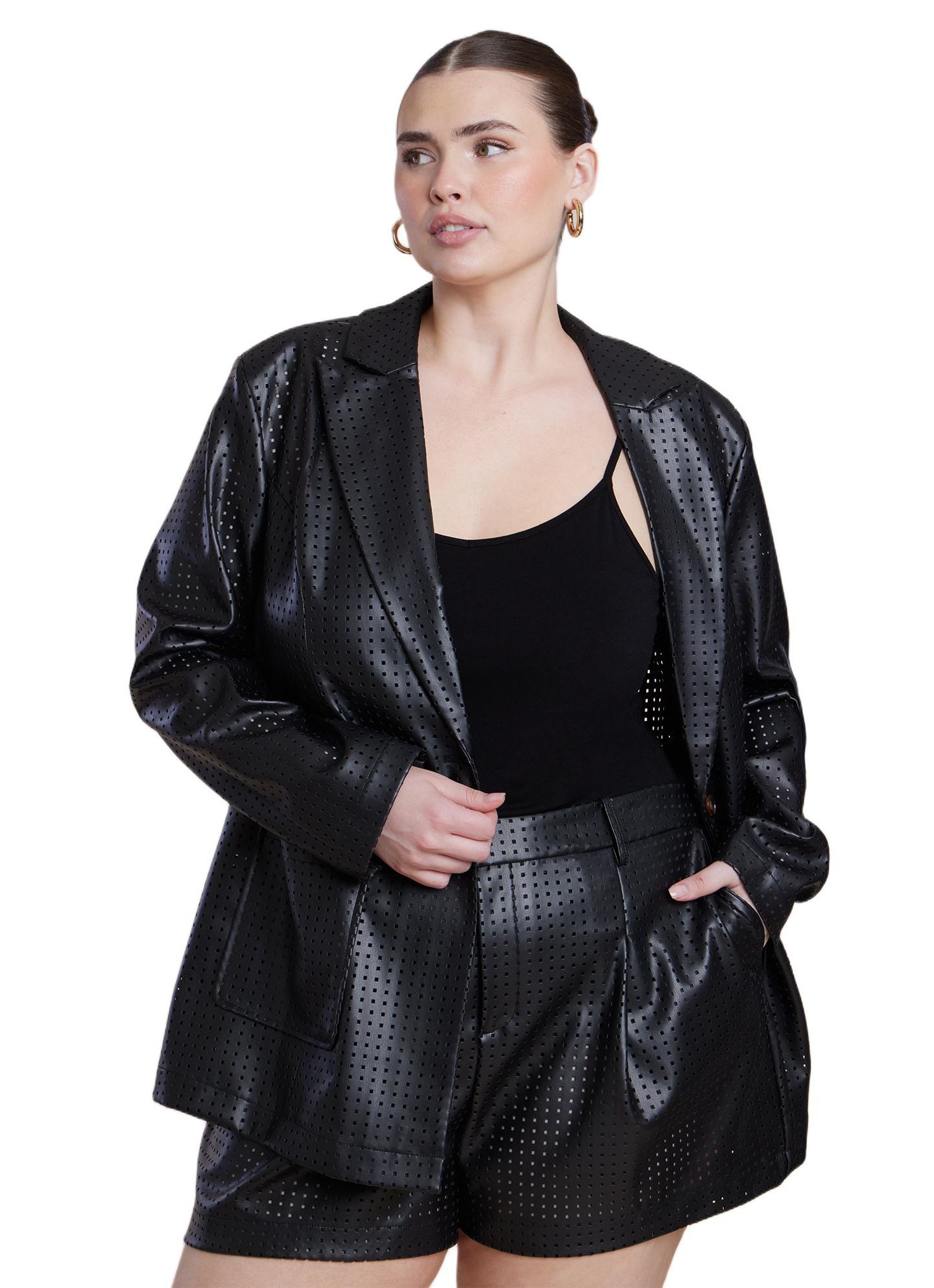 Женский пиджак ELOQUII Plus Size Perforated Faux Leather Blazer, цвет: Чёрный оникс — фото 2