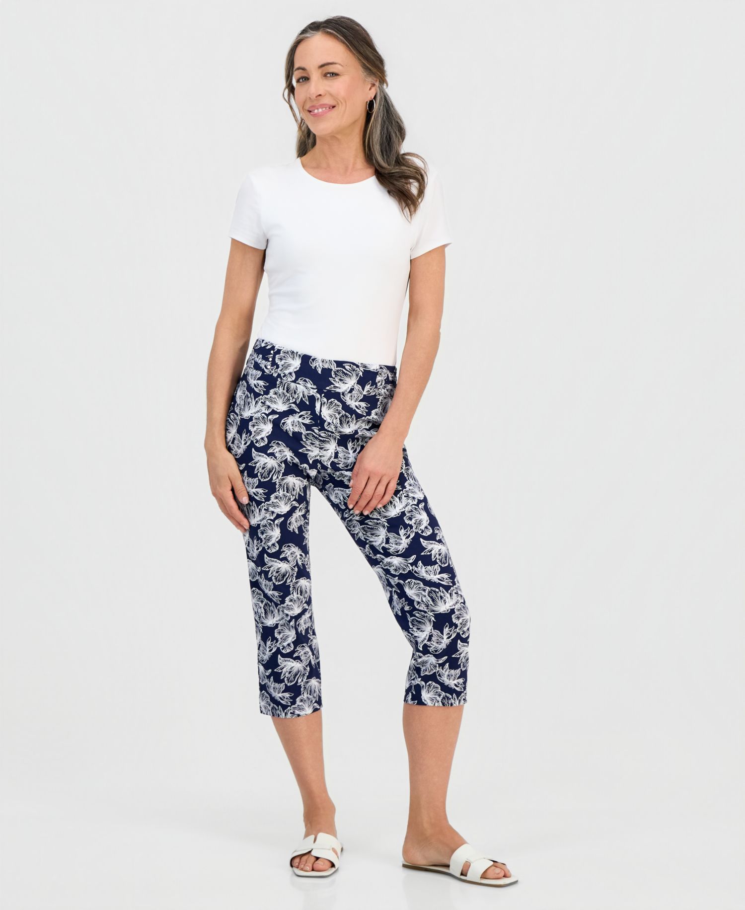 Women's Printed Pull-On Capri Pants