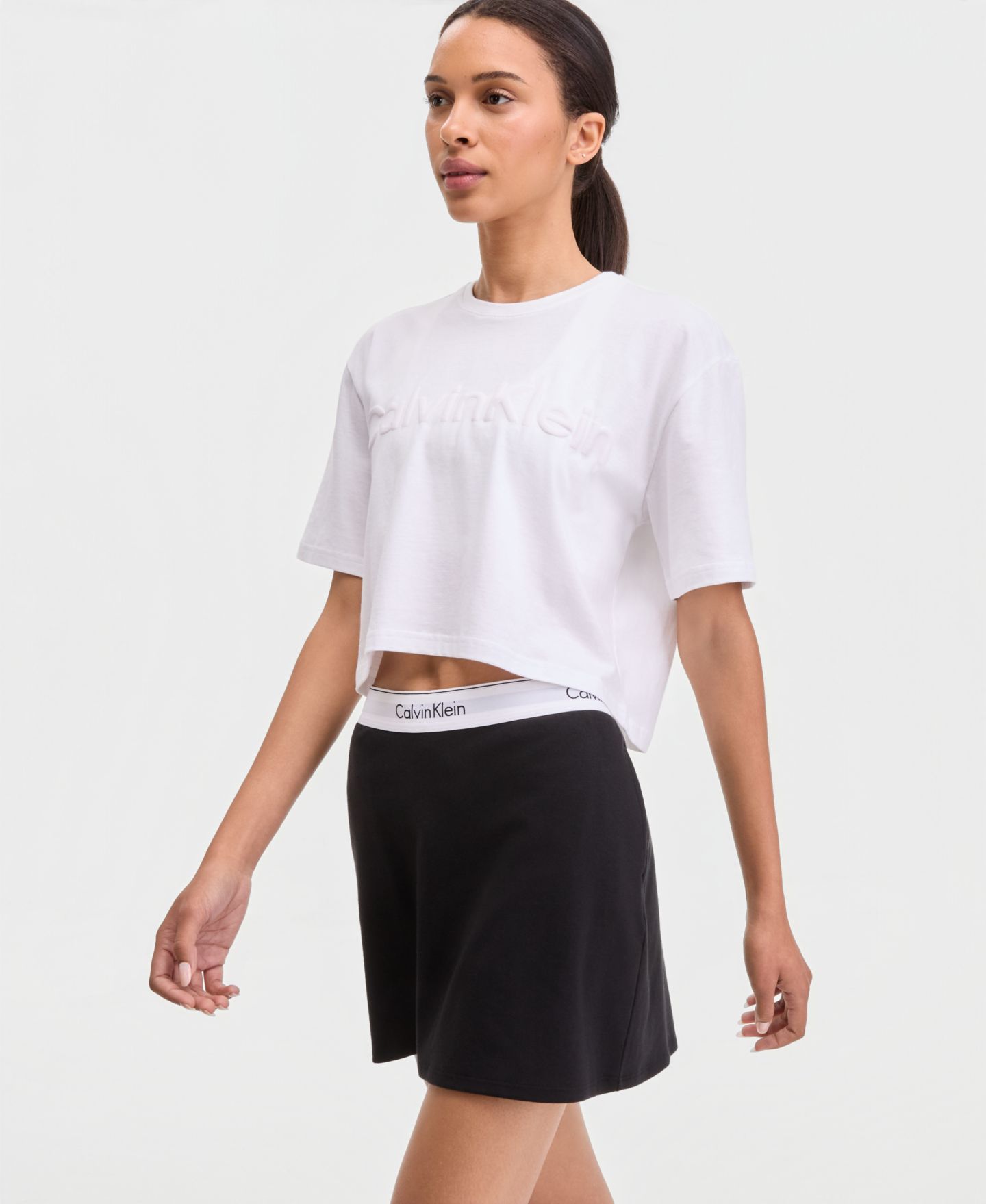 Женские комплекты Calvin Klein Performance Boxy Cropped Logo Tee & Pull-On Skort, цвет: Белый — фото 2