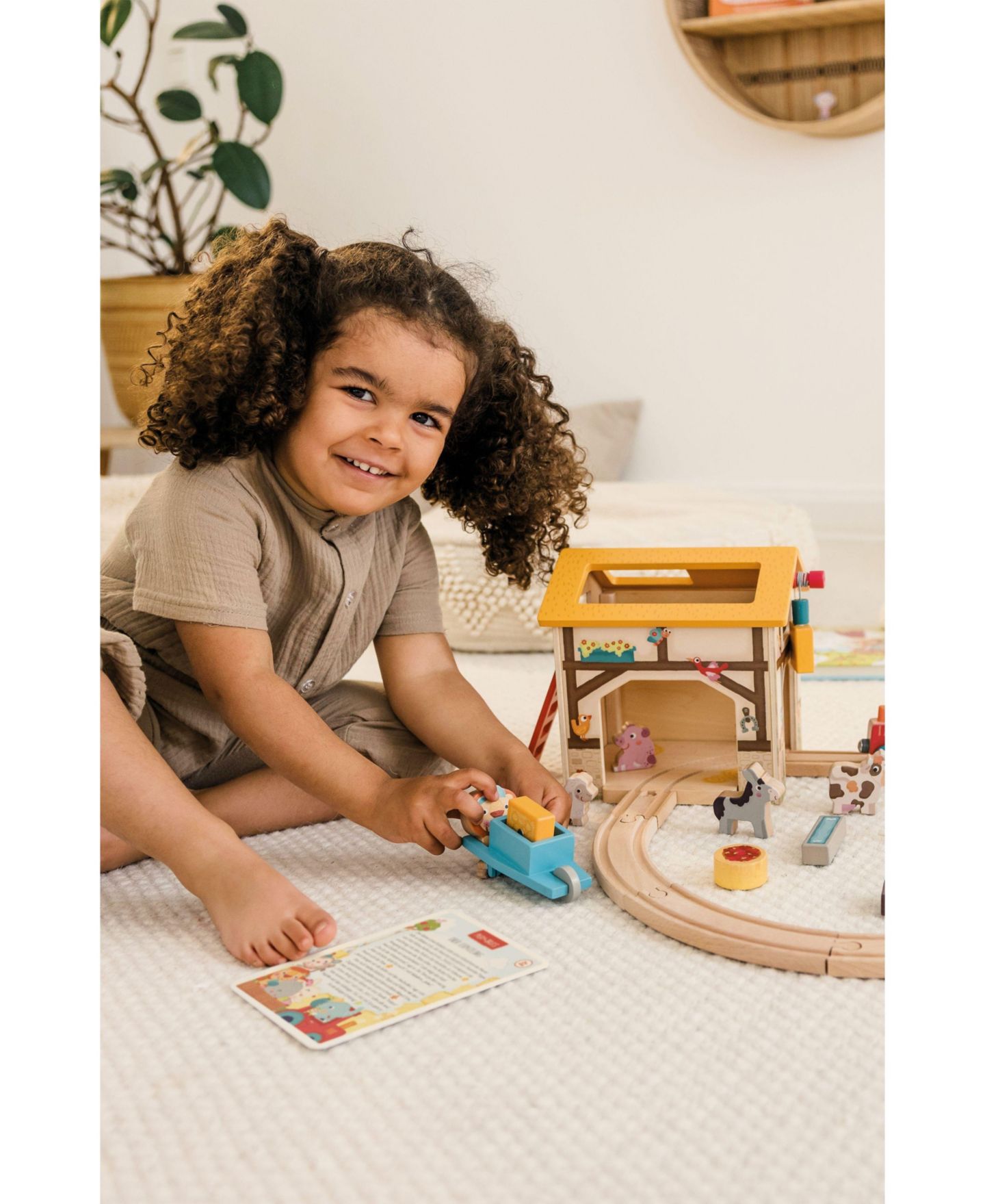 Детский игровой набор Bababoo and friends Farm Wooden Train-Track 37-Piece Playset, Ages 2+, цвет: Open Miscellaneous — фото 3